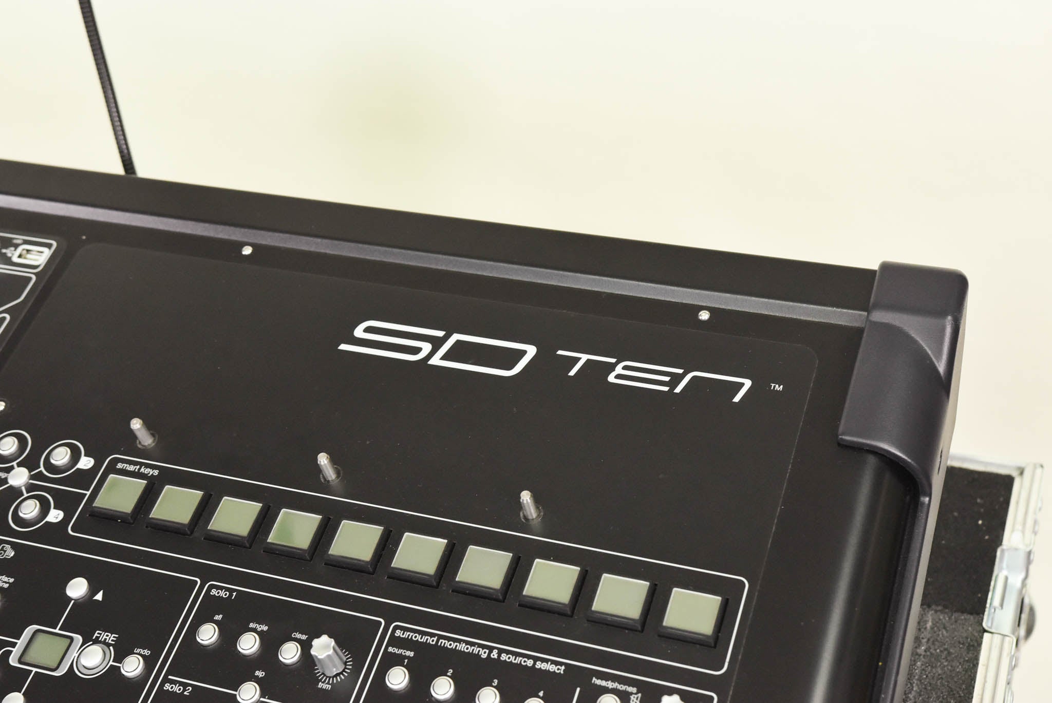 DiGiCo SD10-24 Digital Mixing Console with Road Case