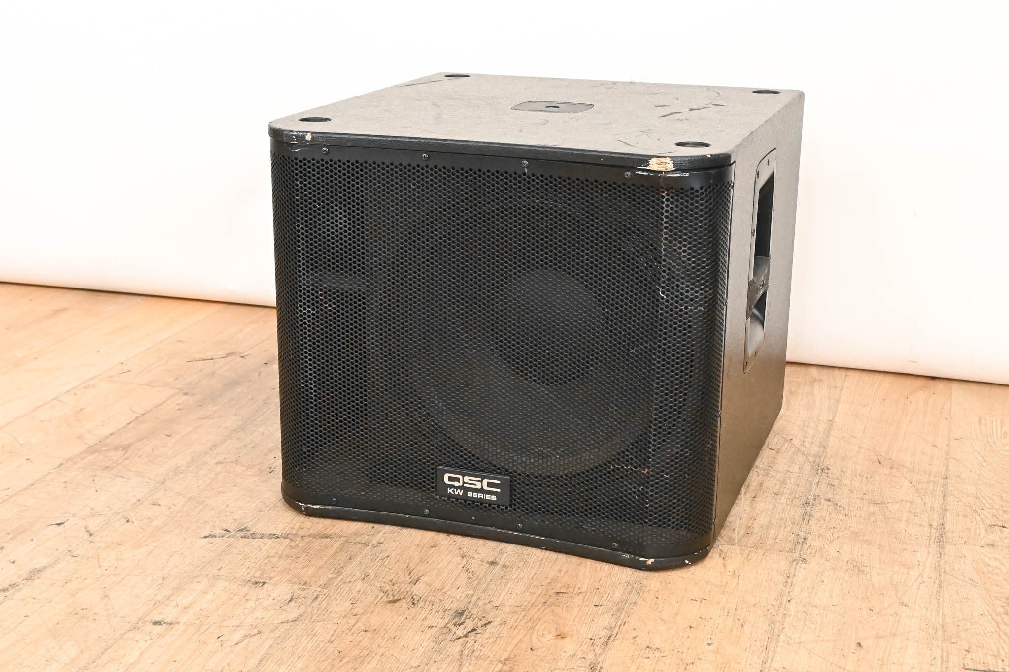 QSC KW181 1000W 18" Powered Subwoofer