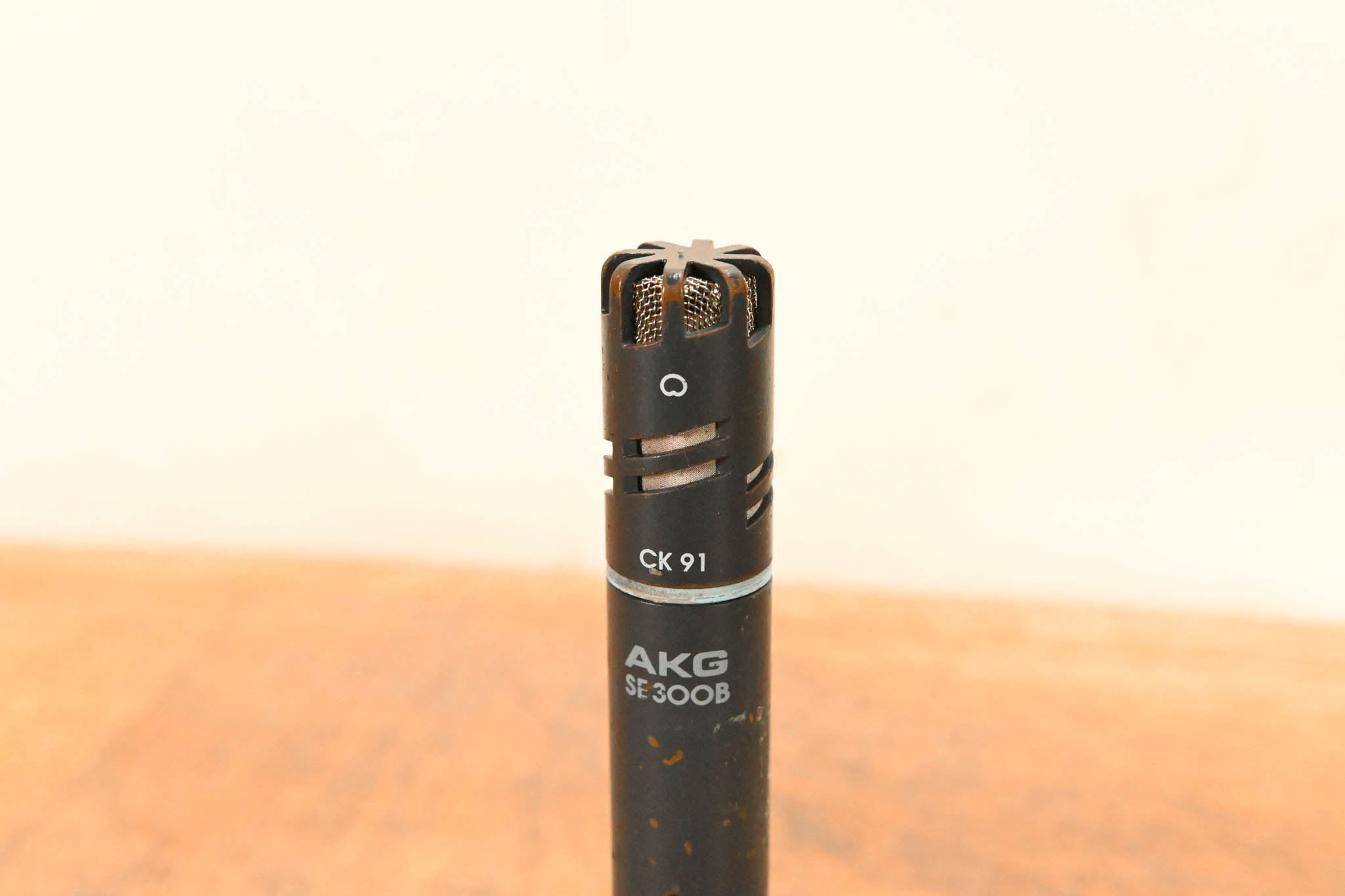 AKG SE300 B Condenser Instrument Microphone with CK91 Cardioid Capsule