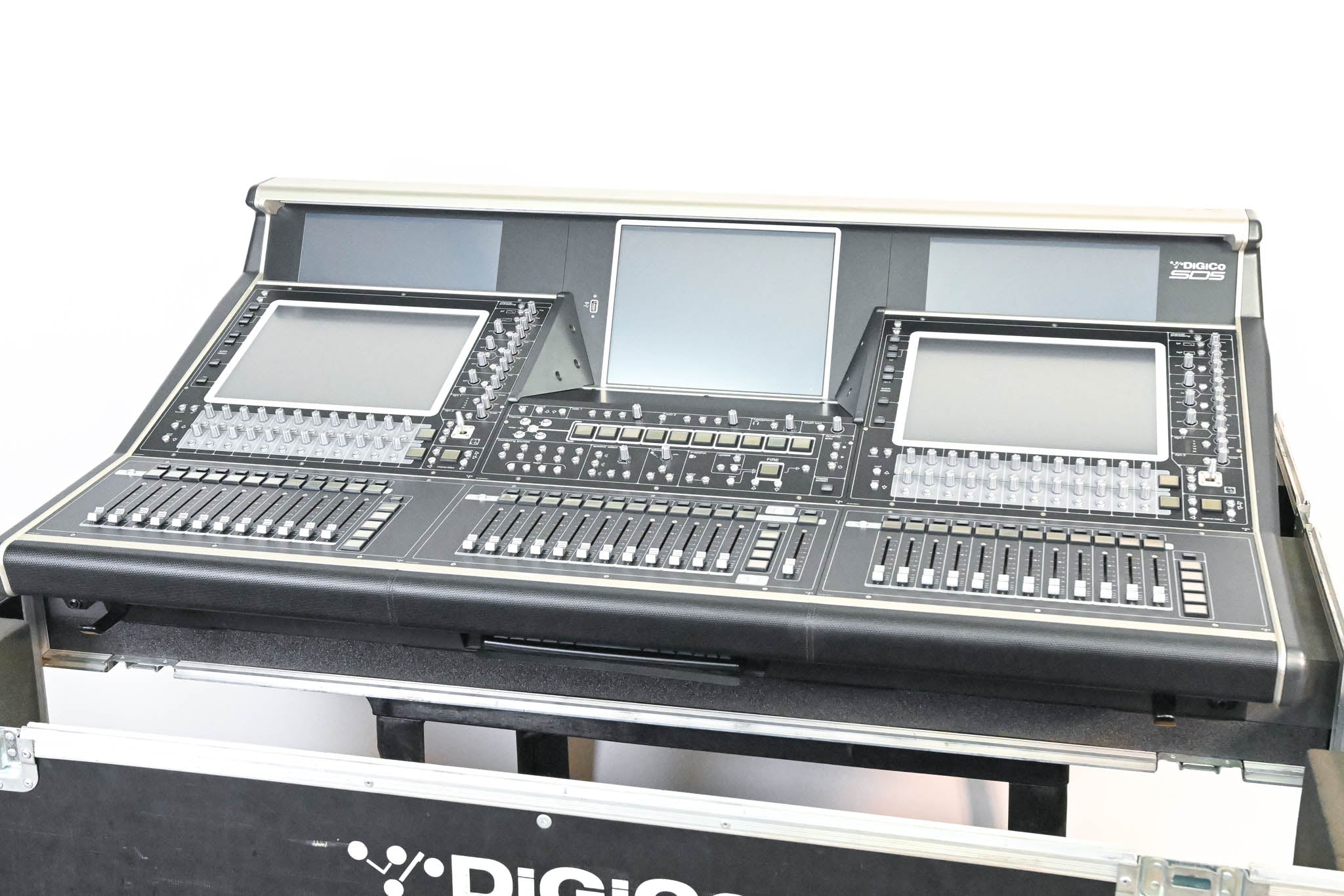 DiGiCo SD5 Digital Mixing Console with Road Case
