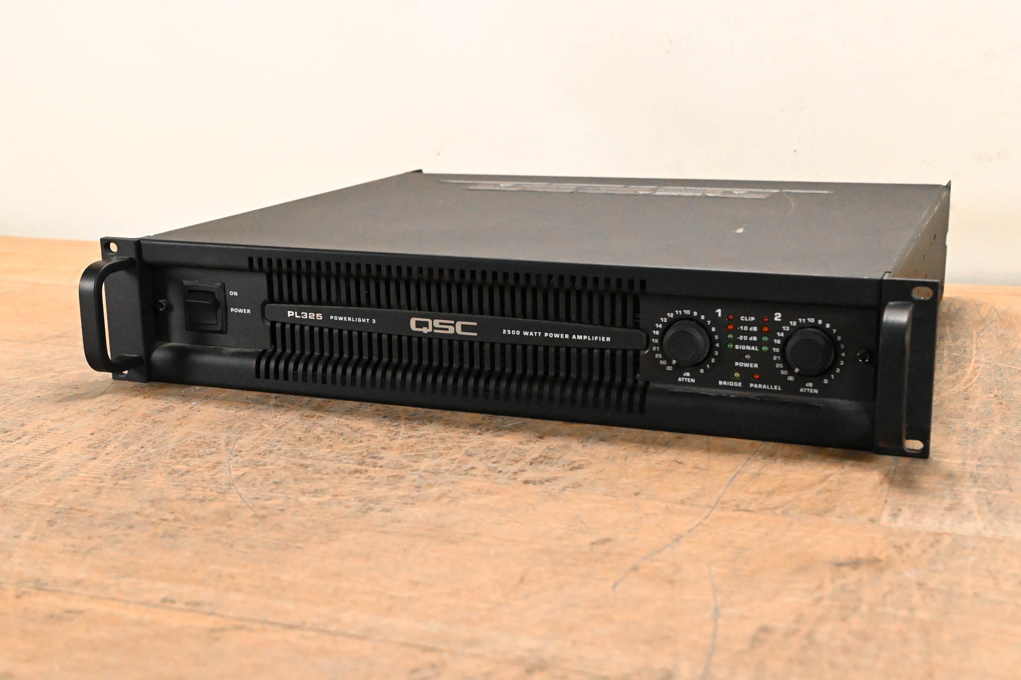 QSC PL325 Powerlight 3 Series 2-Channel Power Amplifier
