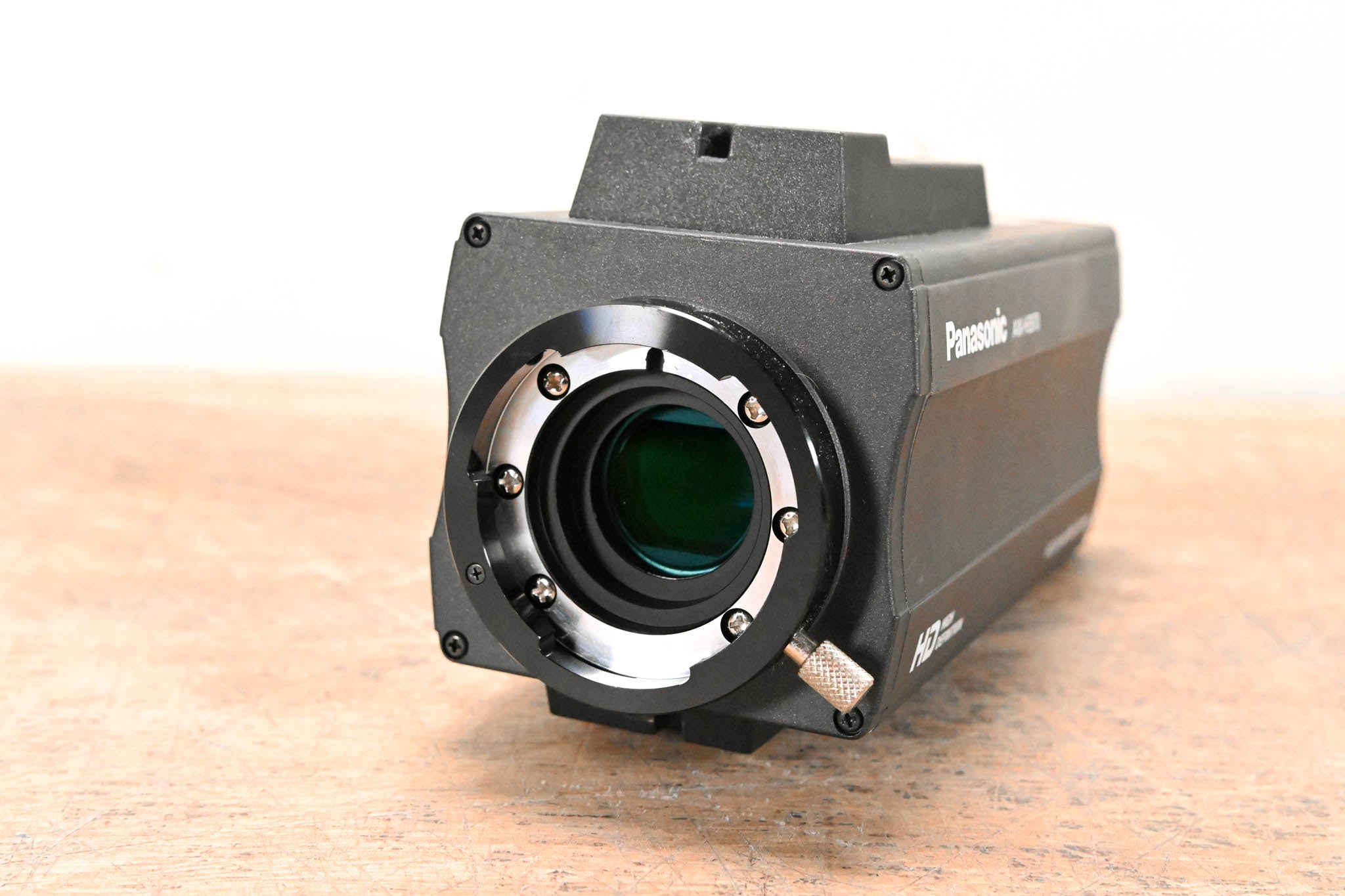 Panasonic AW-HE870 HD-Compatible 2/3 type 3CCD HD/SD Convertible Camera