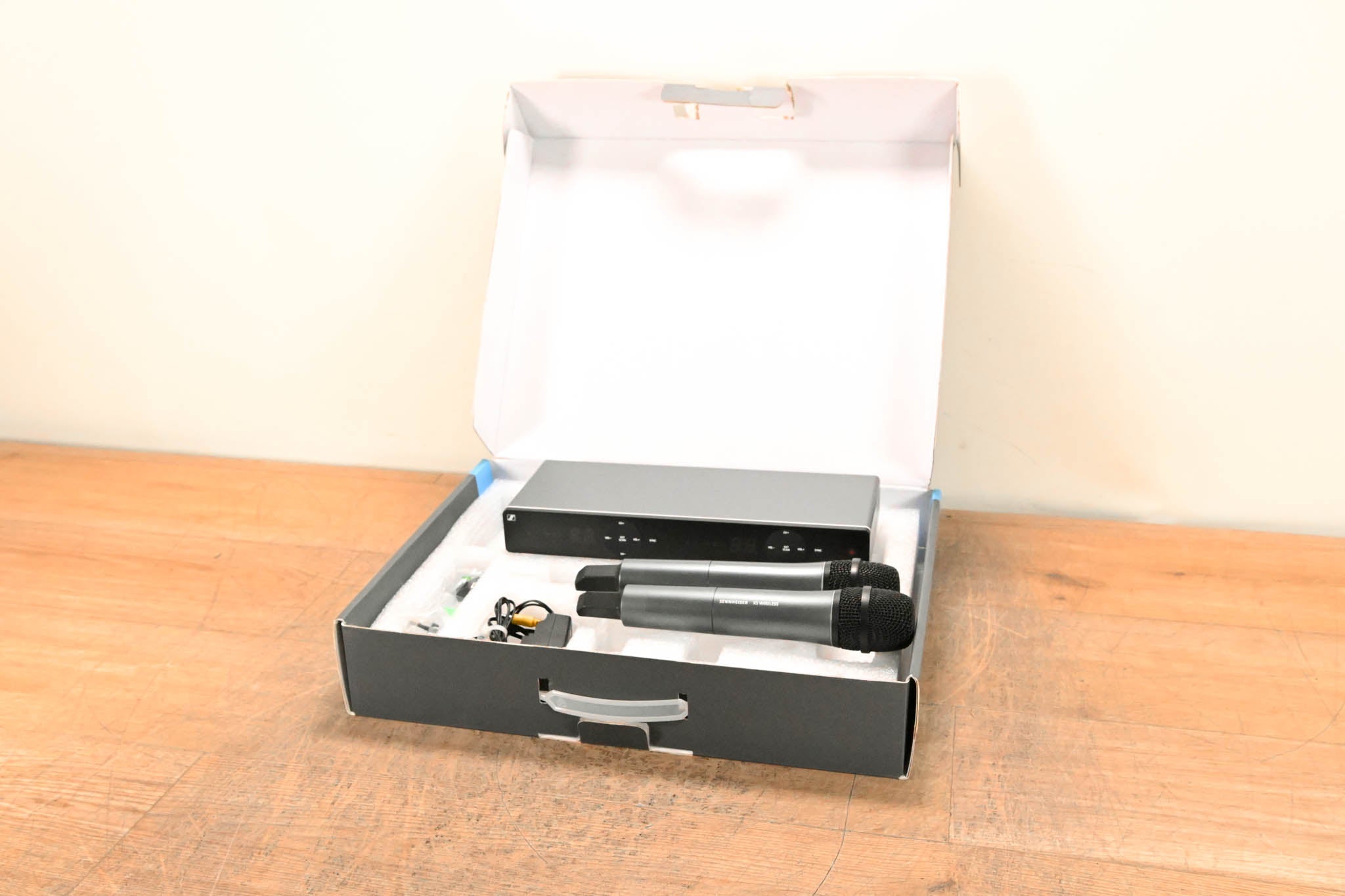 Sennheiser XSW 1-835 Dual-A 2-Channel Wireless System - A Range