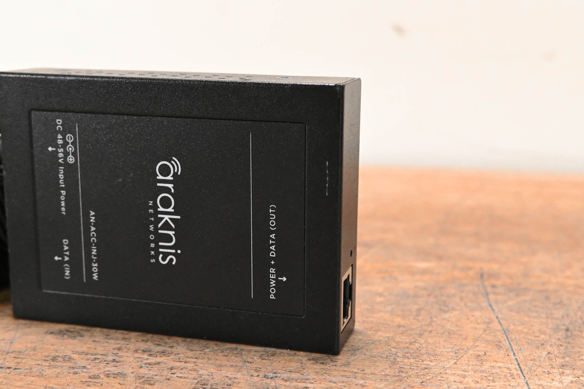 Araknis Networks AN-ACC-INJ-30W-100 Gigabit PoE+ Injector