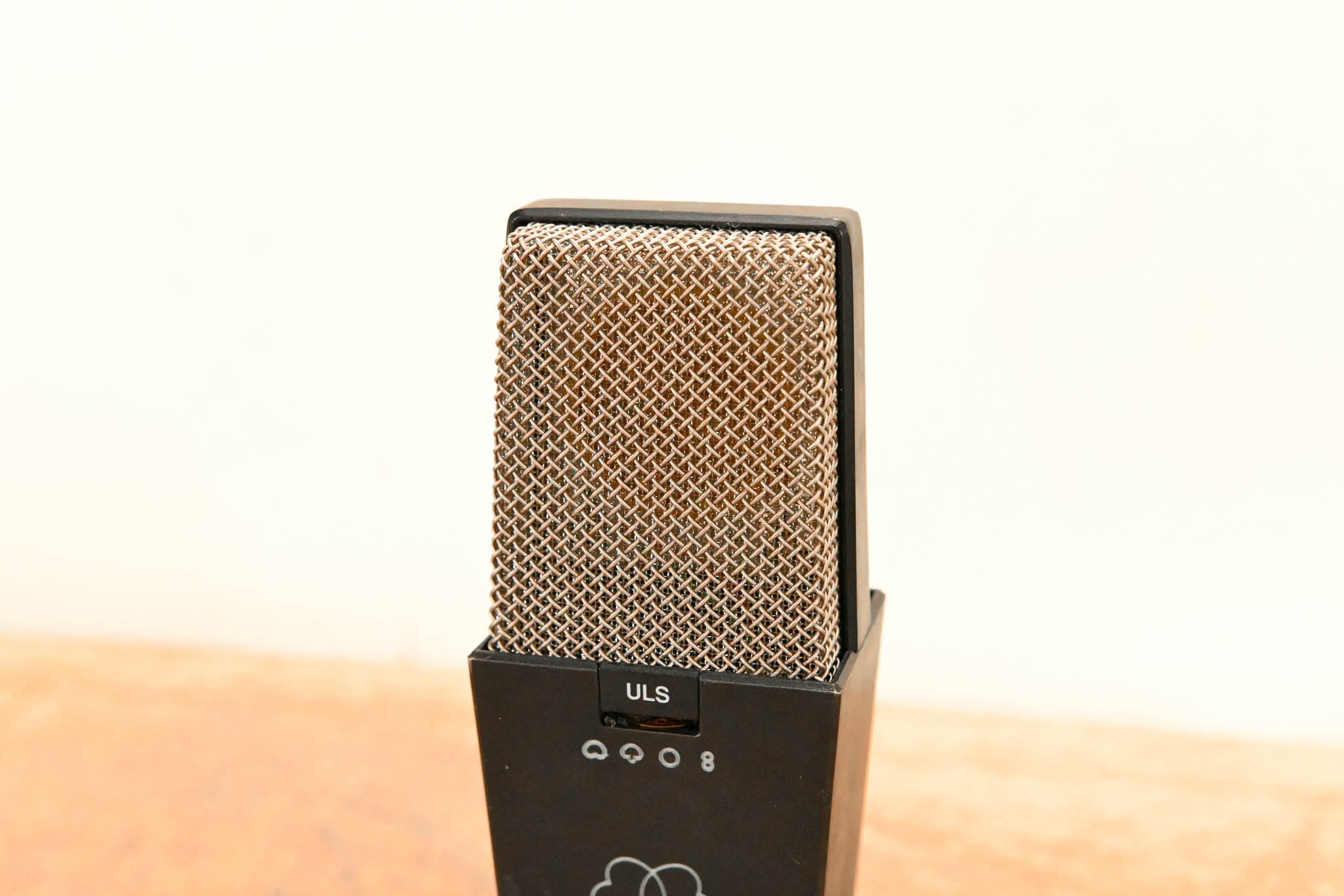 AKG C414 B ULS Large Diaphragm Multipattern Condenser Microphone