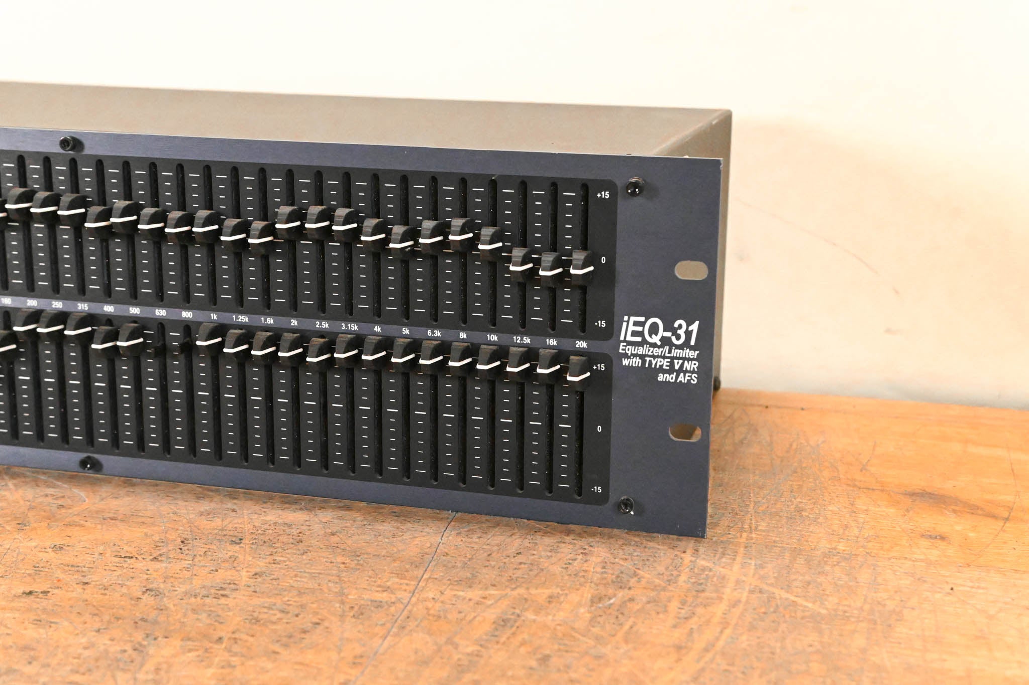 dbx iEQ-31 Dual 31-Band Graphic Equalizer/Limiter