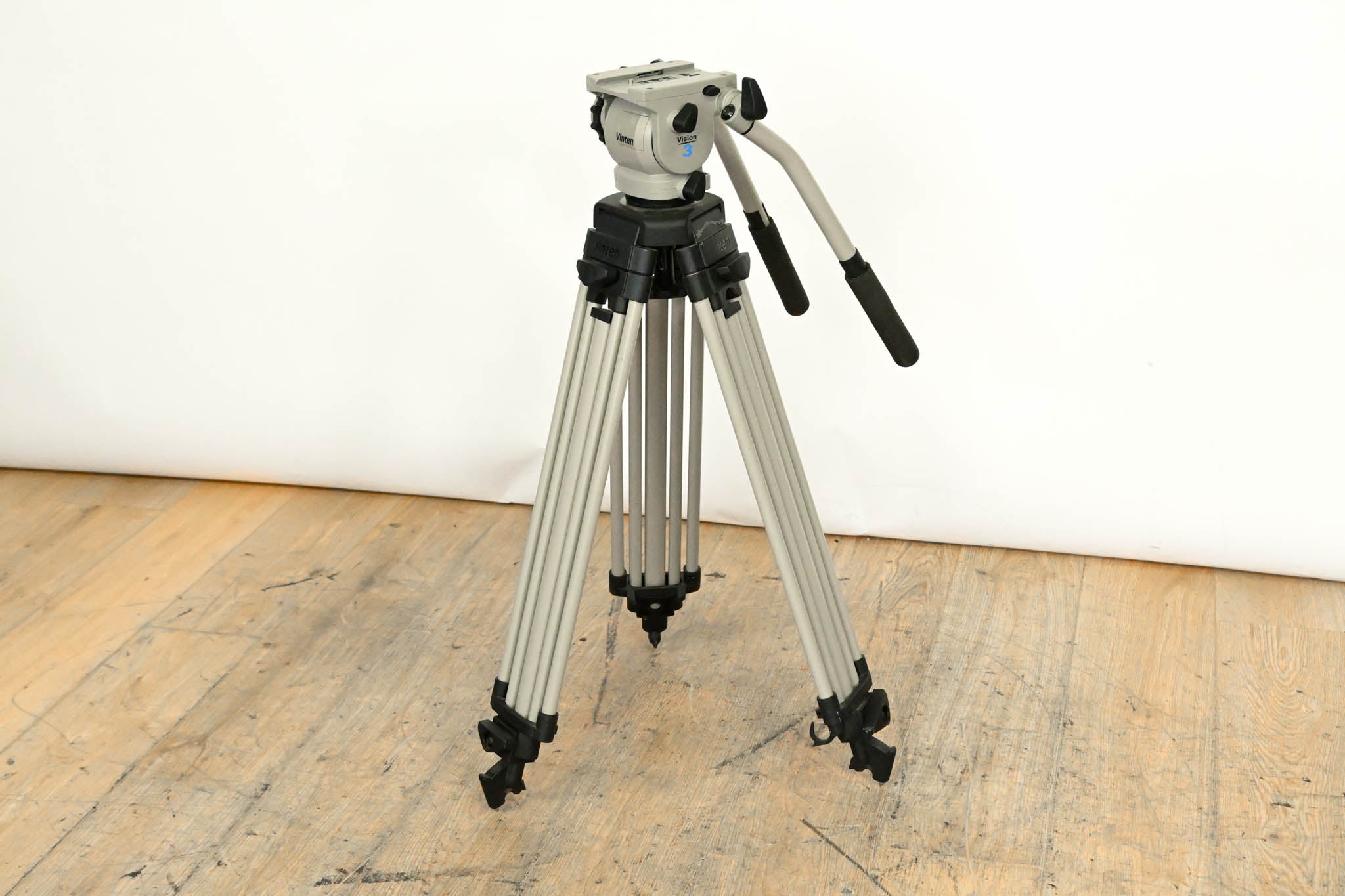 Vinten Vision 3 Fluid Head with Two-Stage Aluminum Tripod