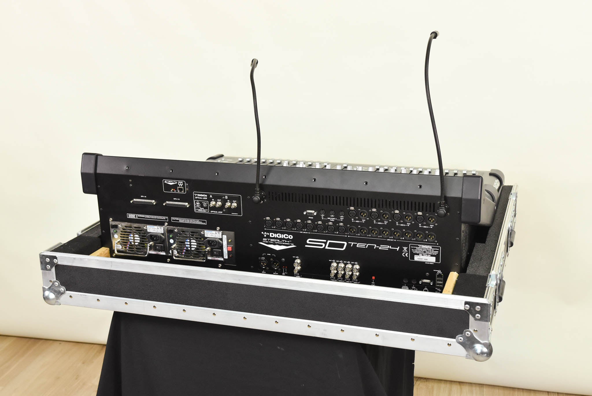 DiGiCo SD10-24 Digital Mixing Console with Road Case