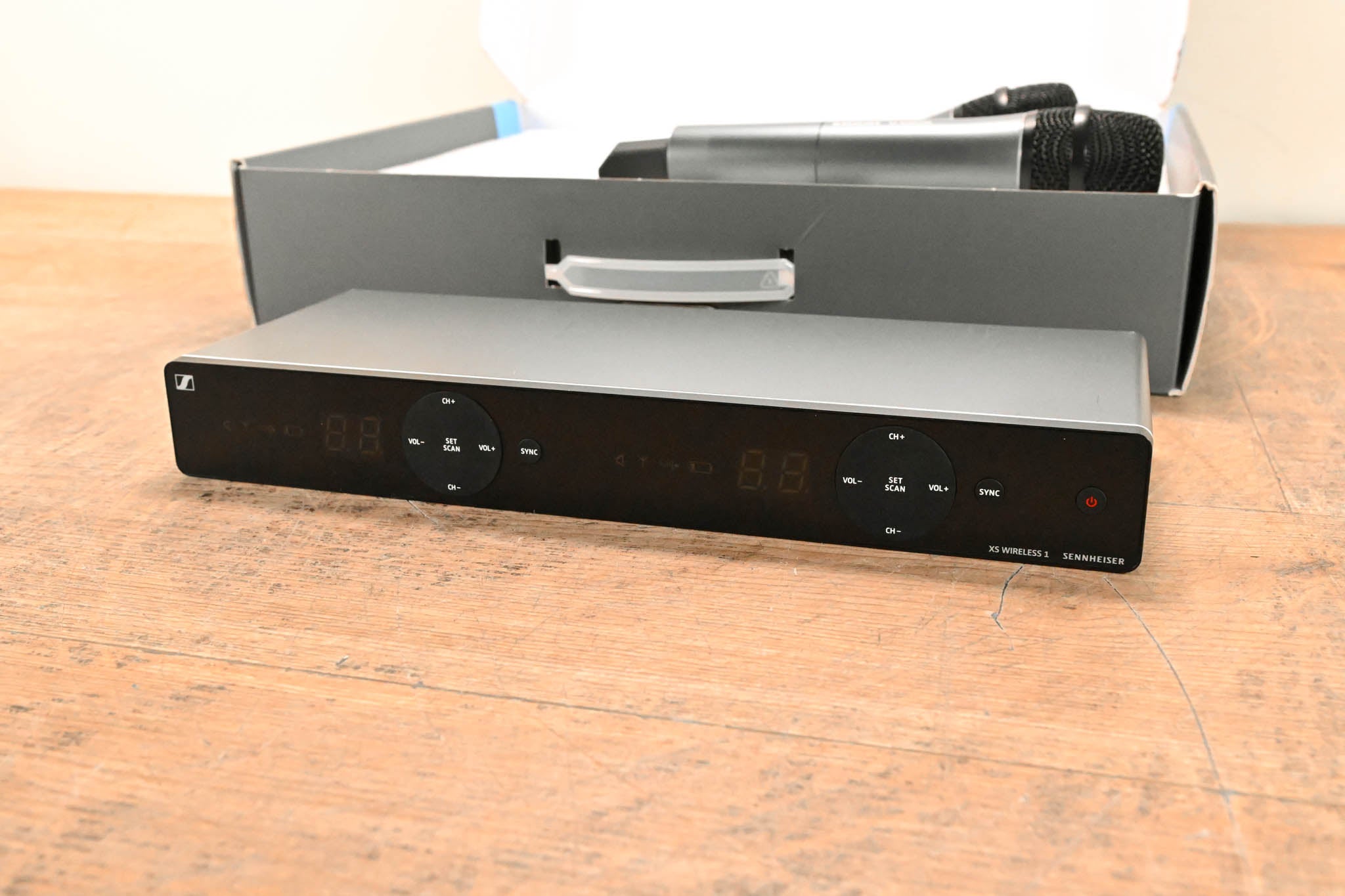 Sennheiser XSW 1-835 Dual-A 2-Channel Wireless System - A Range