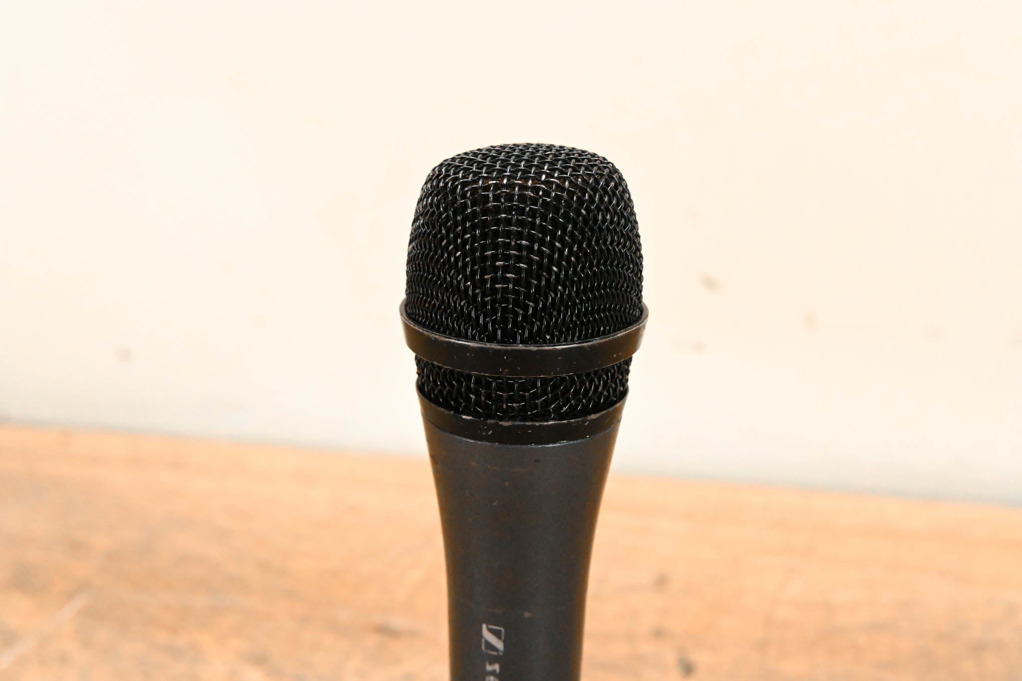 Sennheiser e 835 Cardioid Handheld Dynamic Vocal Microphone