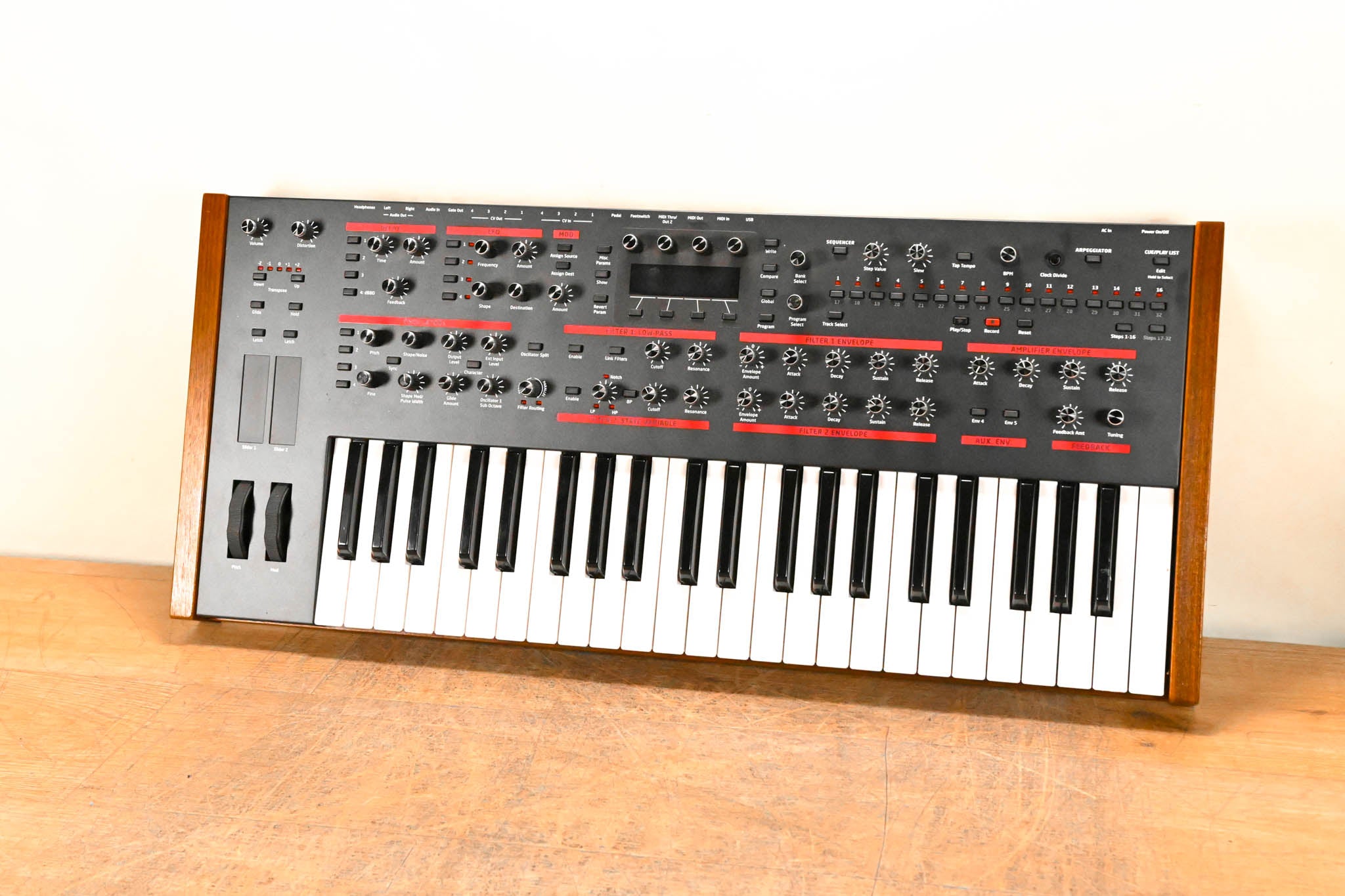 Dave Smith Instruments Pro 2 44-Key Monophonic / Paraphonic Synthesizer