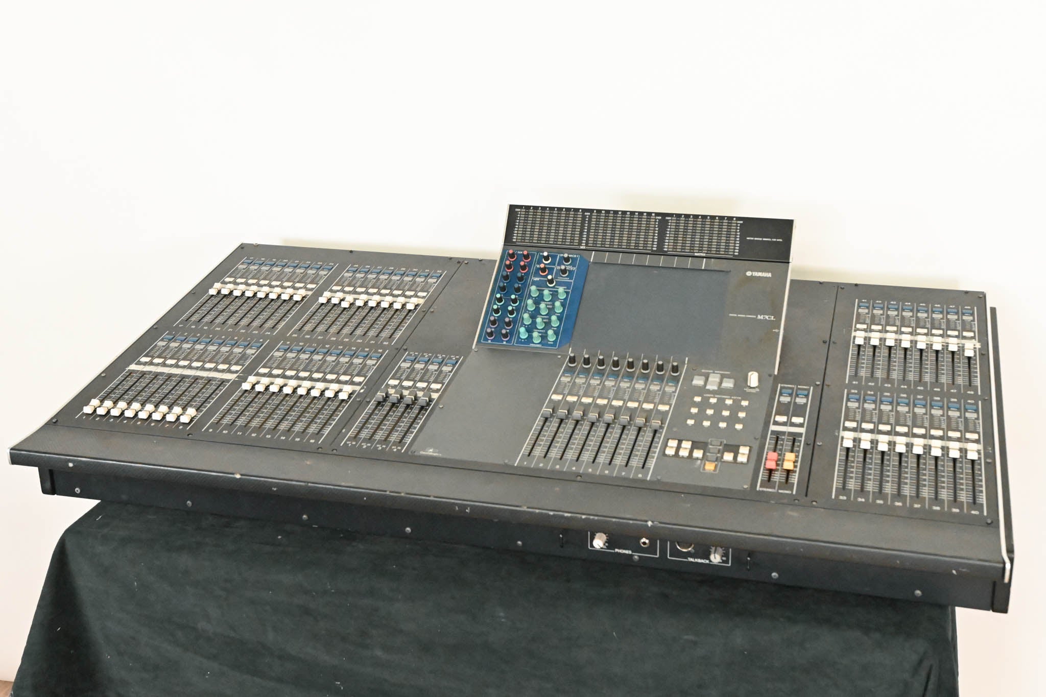 Yamaha M7CL-48 48-Channel Digital Audio Mixing Console