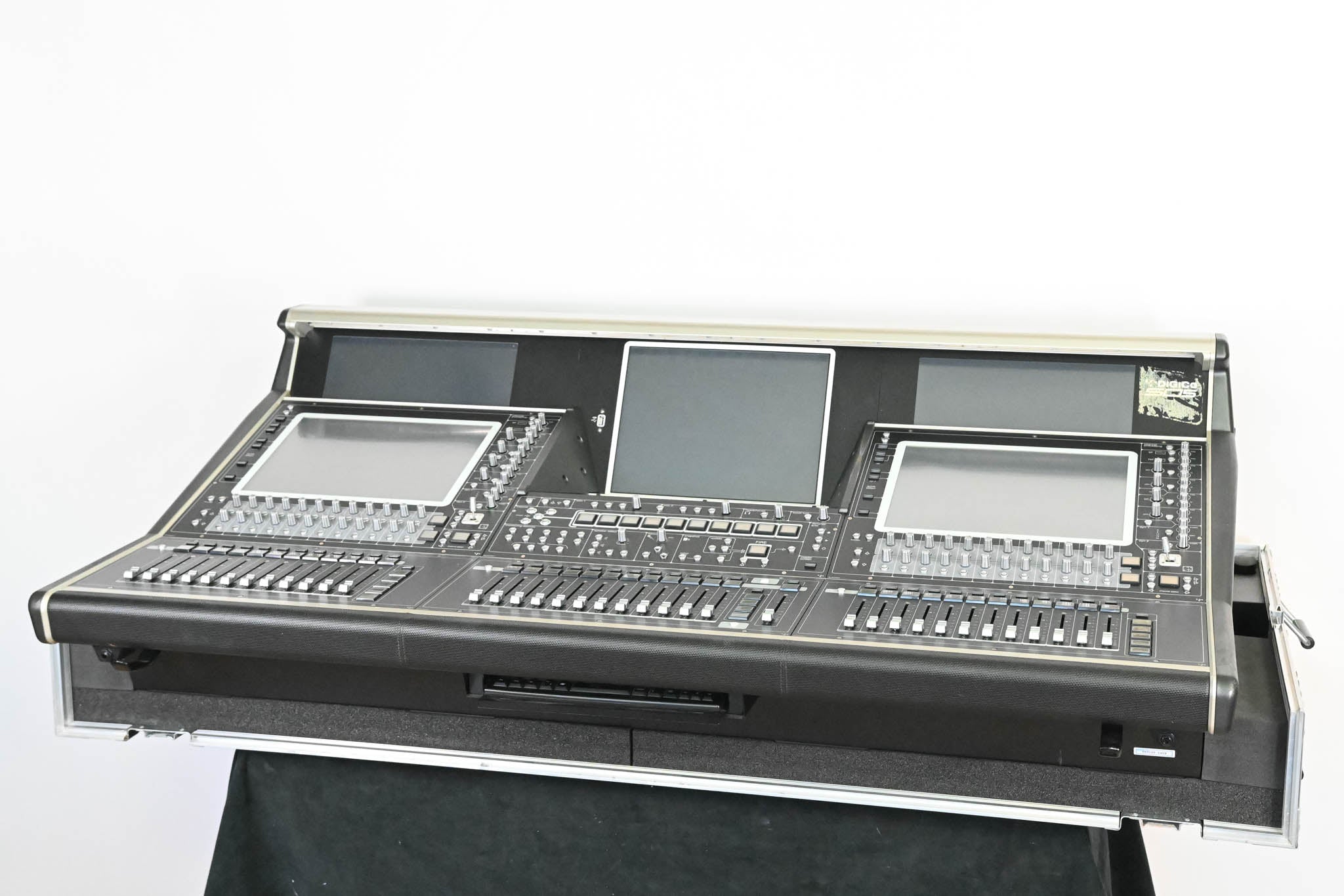 DiGiCo SD5 Digital Mixing Console with Road Case