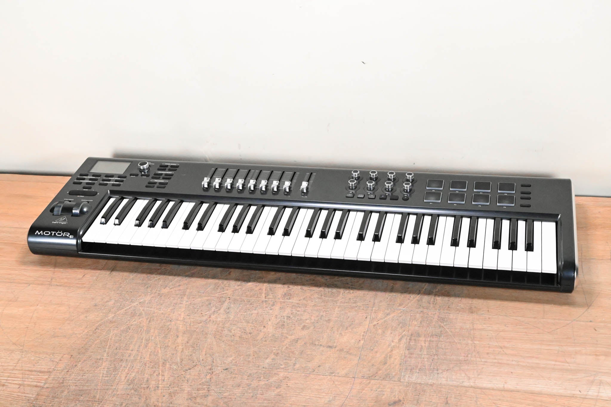 Behringer Motor 61 61-Key USB/MIDI Controller Keyboard (NO POWER SUPPLY)