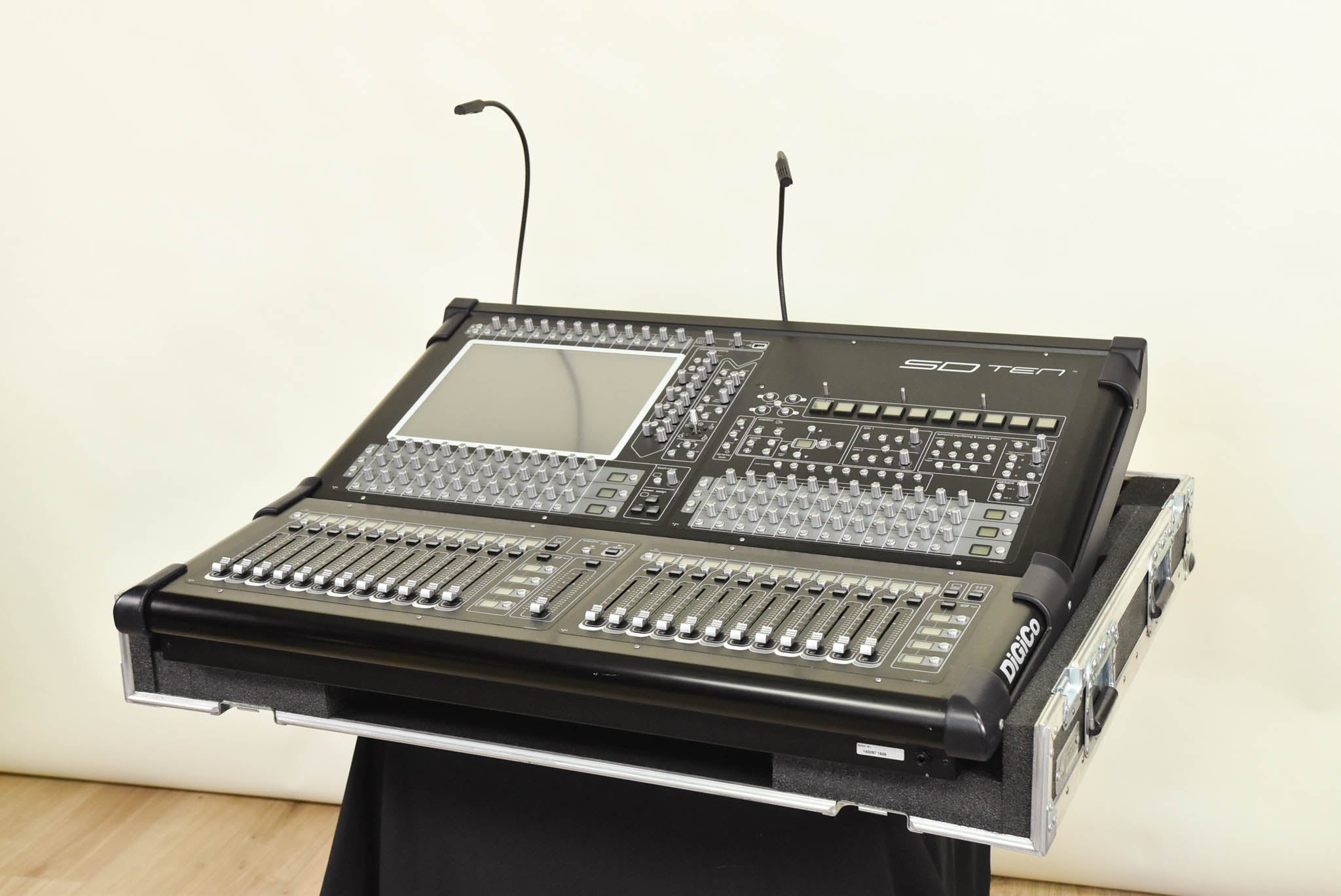 DiGiCo SD10-24 Digital Mixing Console with Road Case