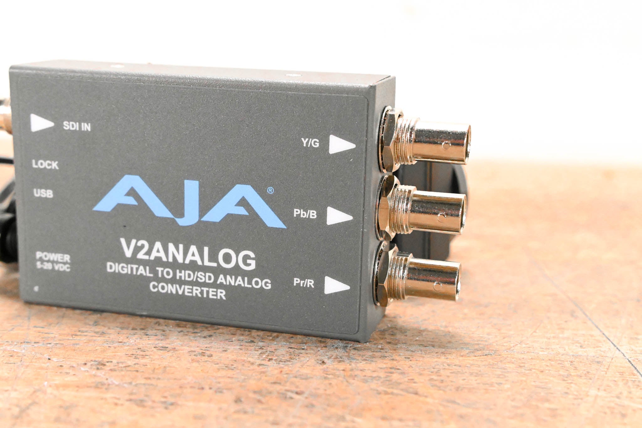 AJA V2Analog HD/SD-SDI to Analog Mini-Converter