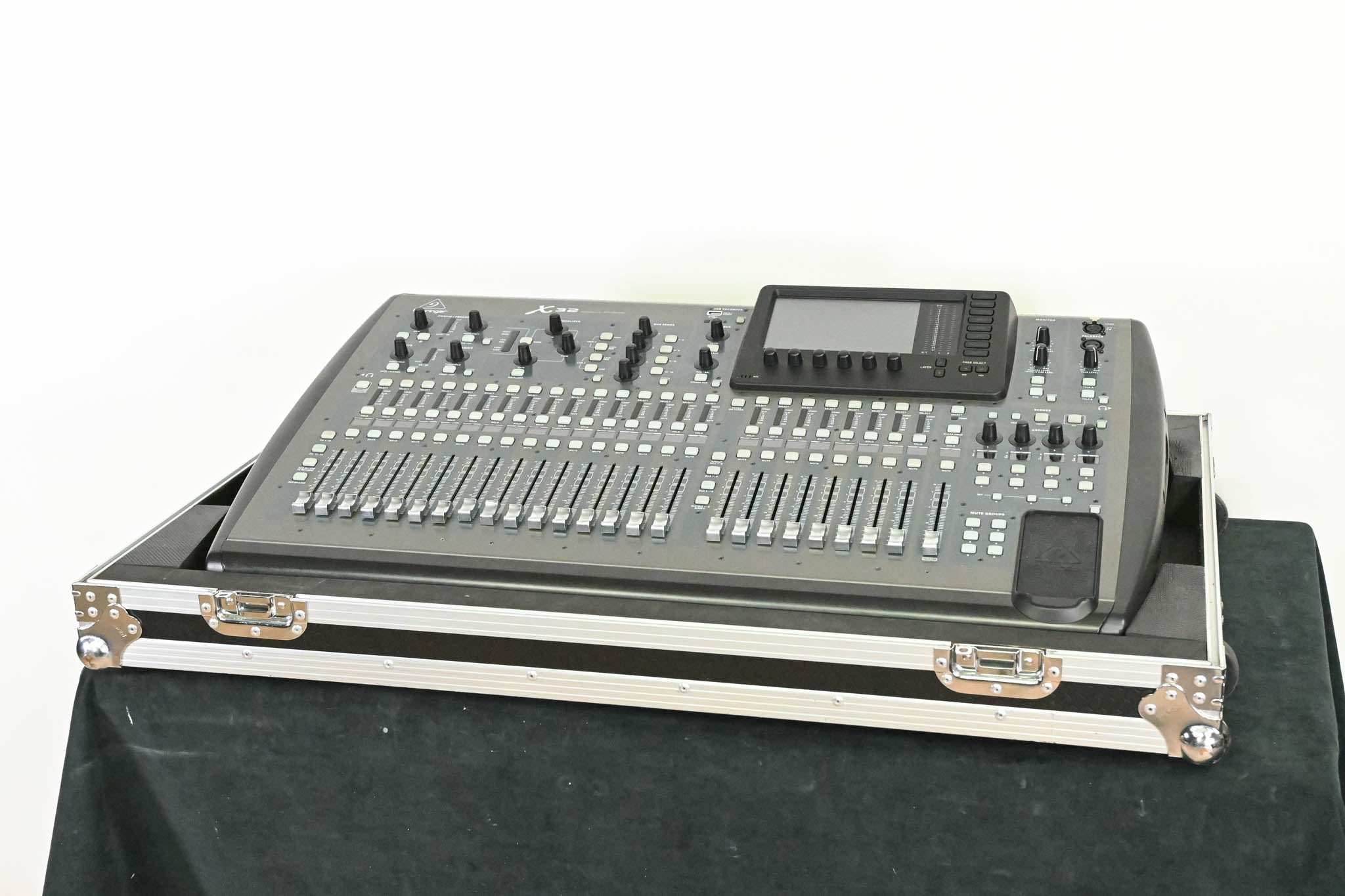 Behringer X32 40-Channel Digital Mixing Console with Road Case