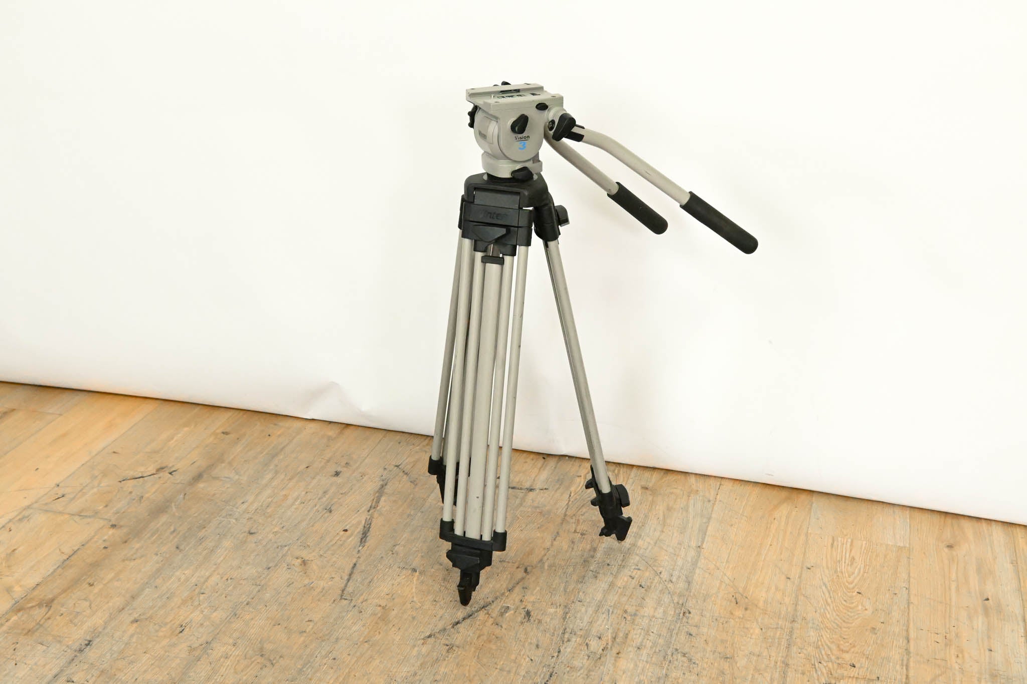 Vinten Vision 3 Fluid Head with Two-Stage Aluminum Tripod