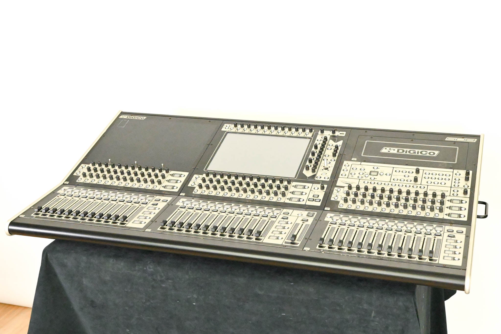 DiGiCo SD8 120-Channel Digital Mixing Console