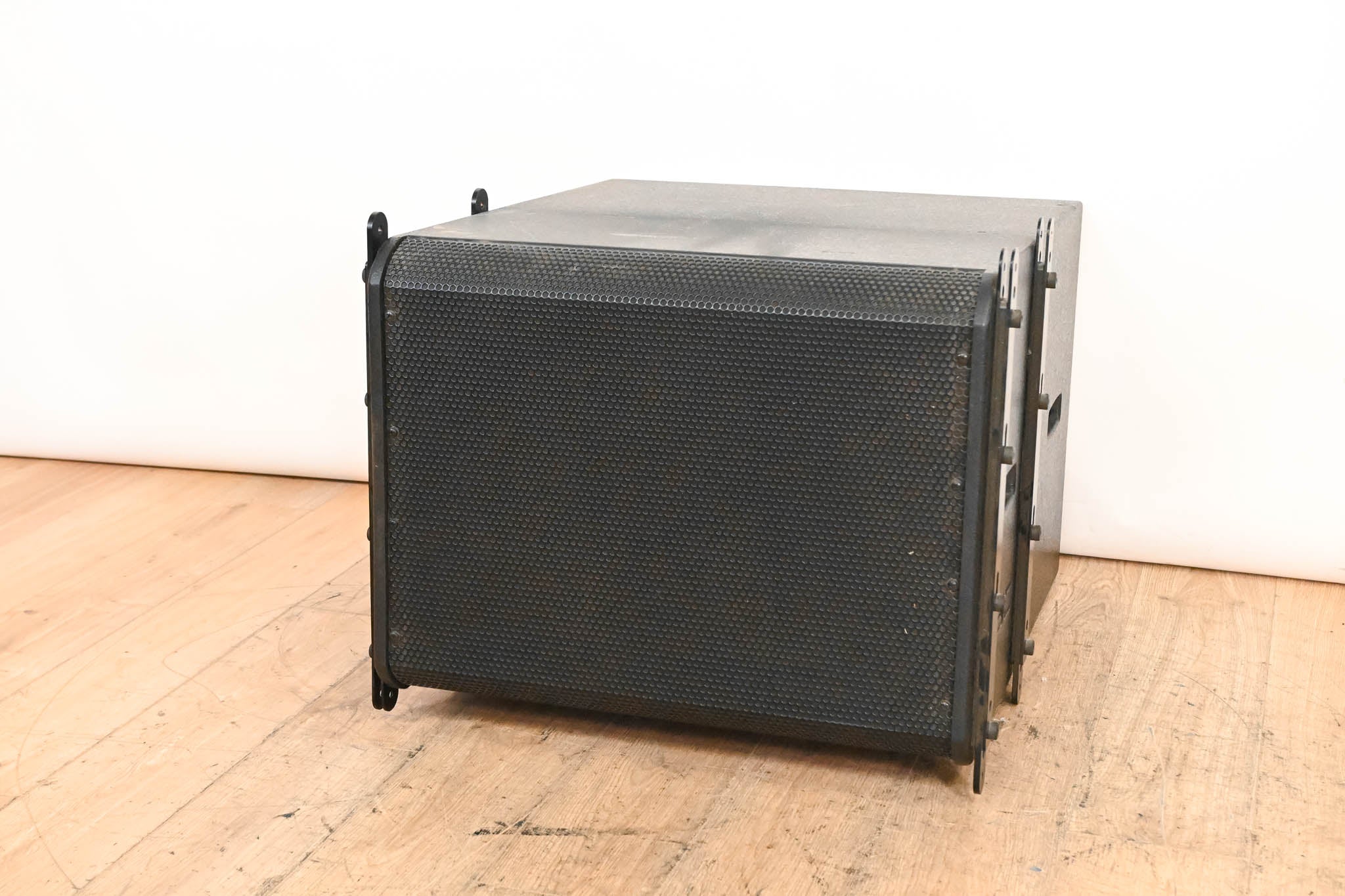 QSC WL118-sw 18" 850W Passive Line Array Subwoofer