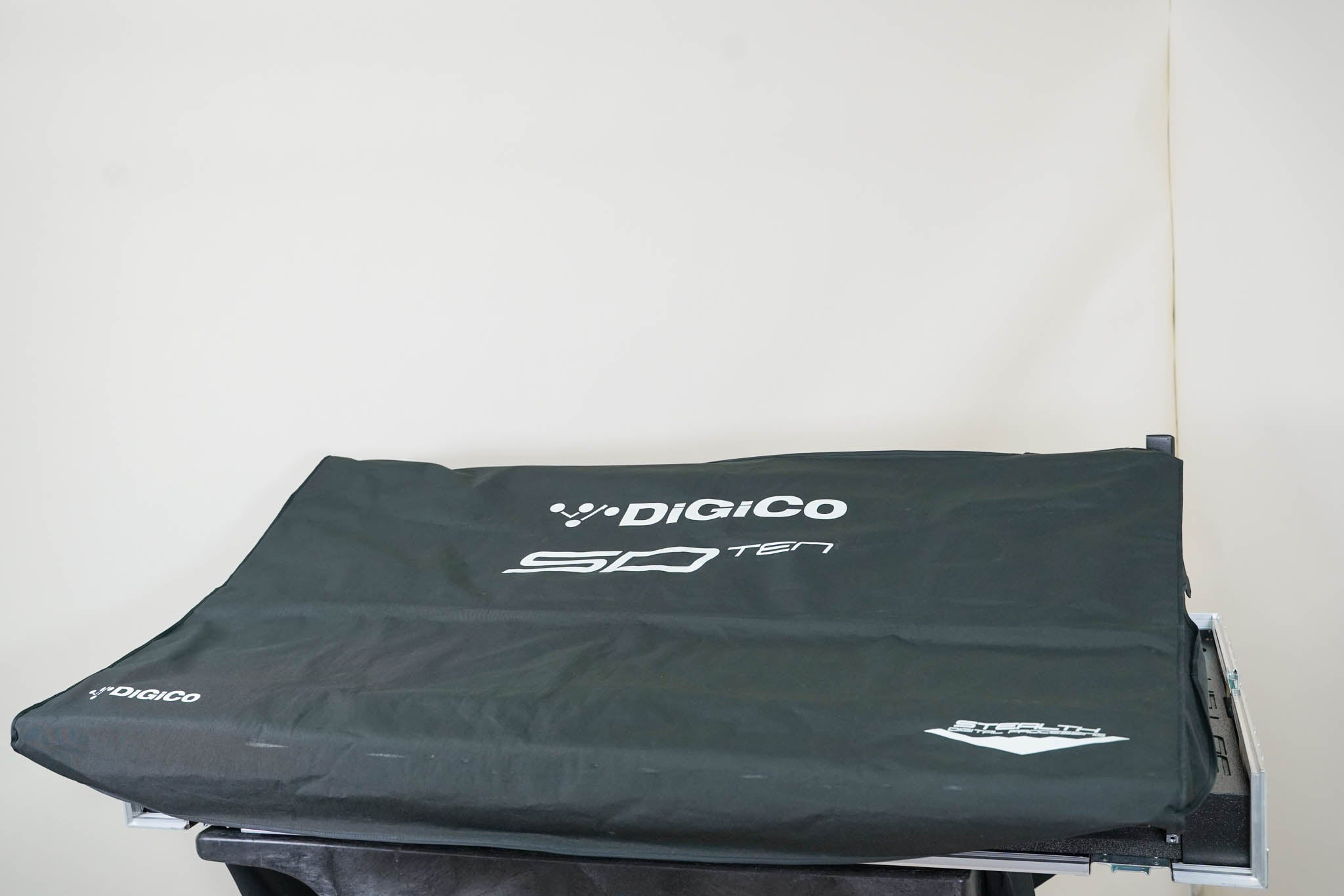 DiGiCo SD10 Digital Mixing Console w/ Waves Card, ST Optical & Road Case