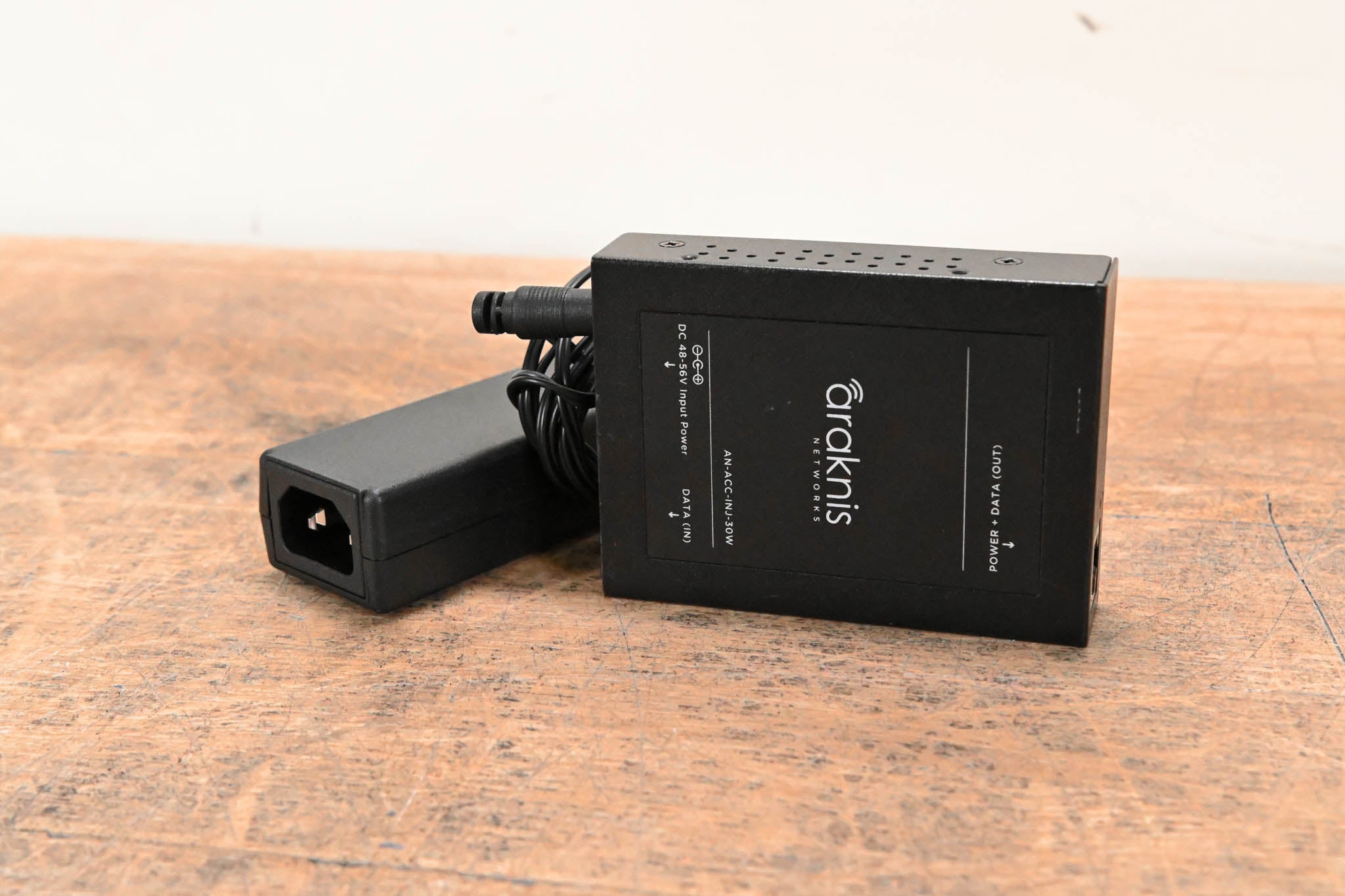 Araknis Networks AN-ACC-INJ-30W-100 Gigabit PoE+ Injector