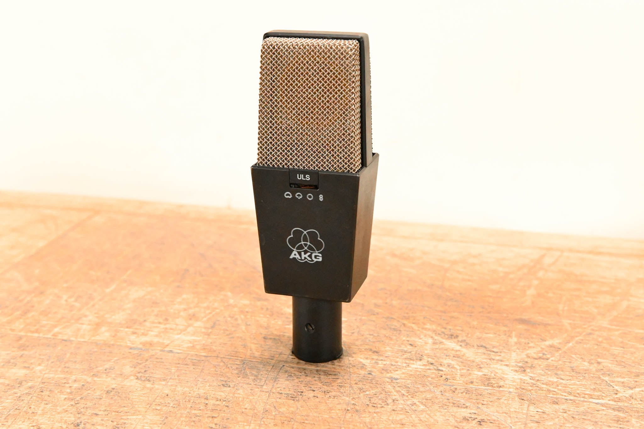 AKG C414 B ULS Large Diaphragm Multipattern Condenser Microphone