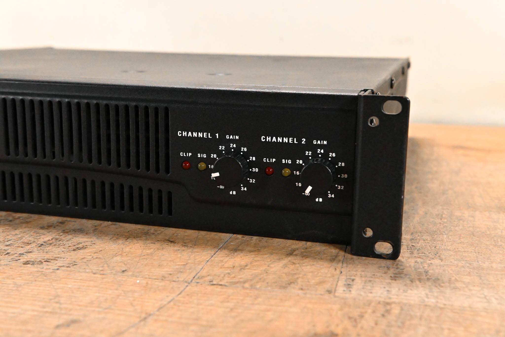 QSC RMX2450 2-Channel Power Amplifier