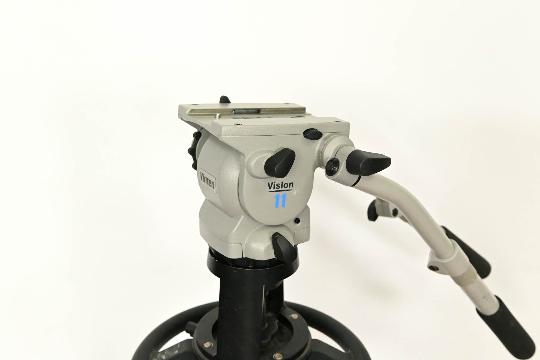 Vinten Vision 11 Fluid Head with 3320 Vision Pedestal
