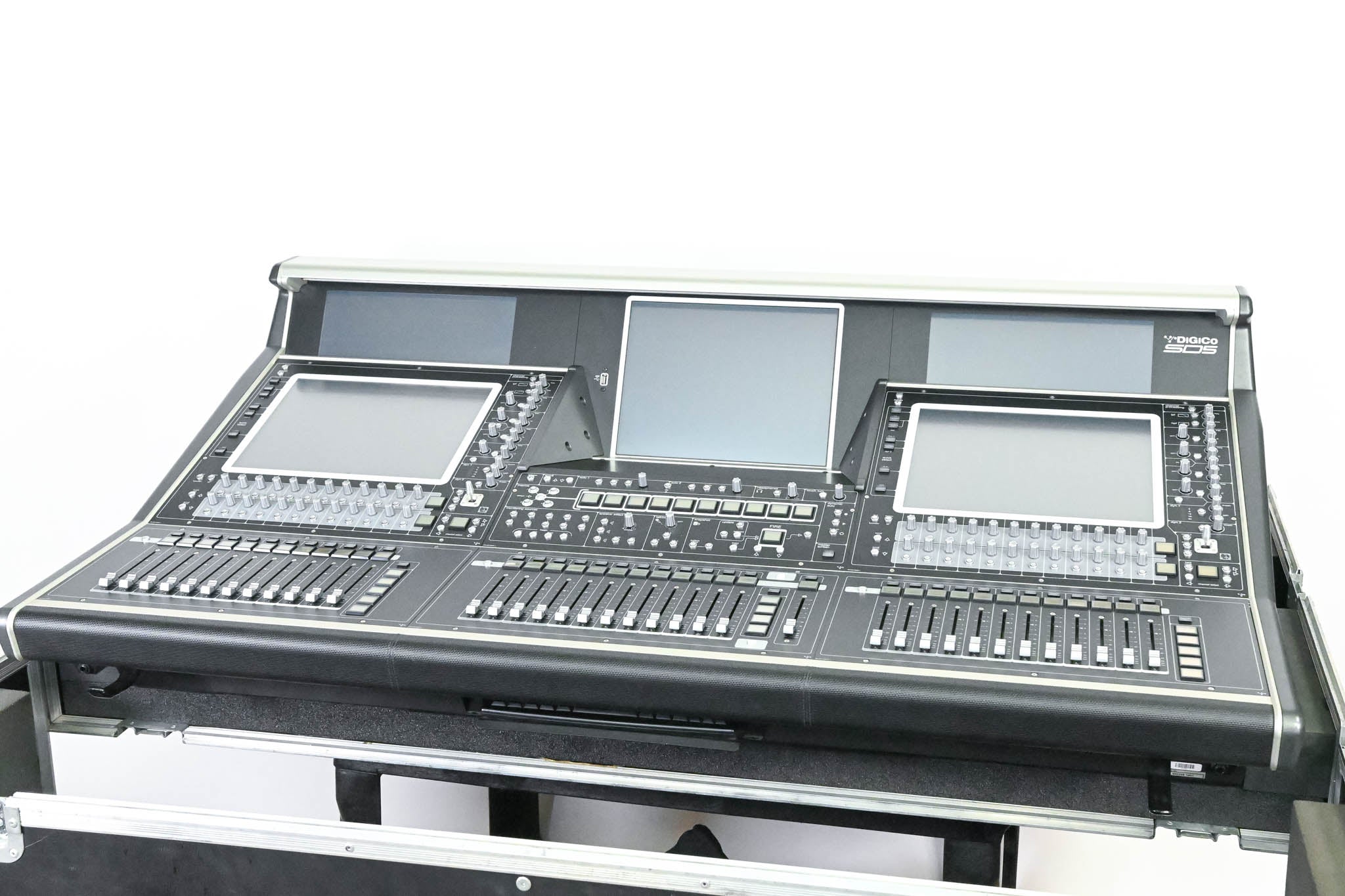 DiGiCo SD5 Digital Mixing Console with Road Case