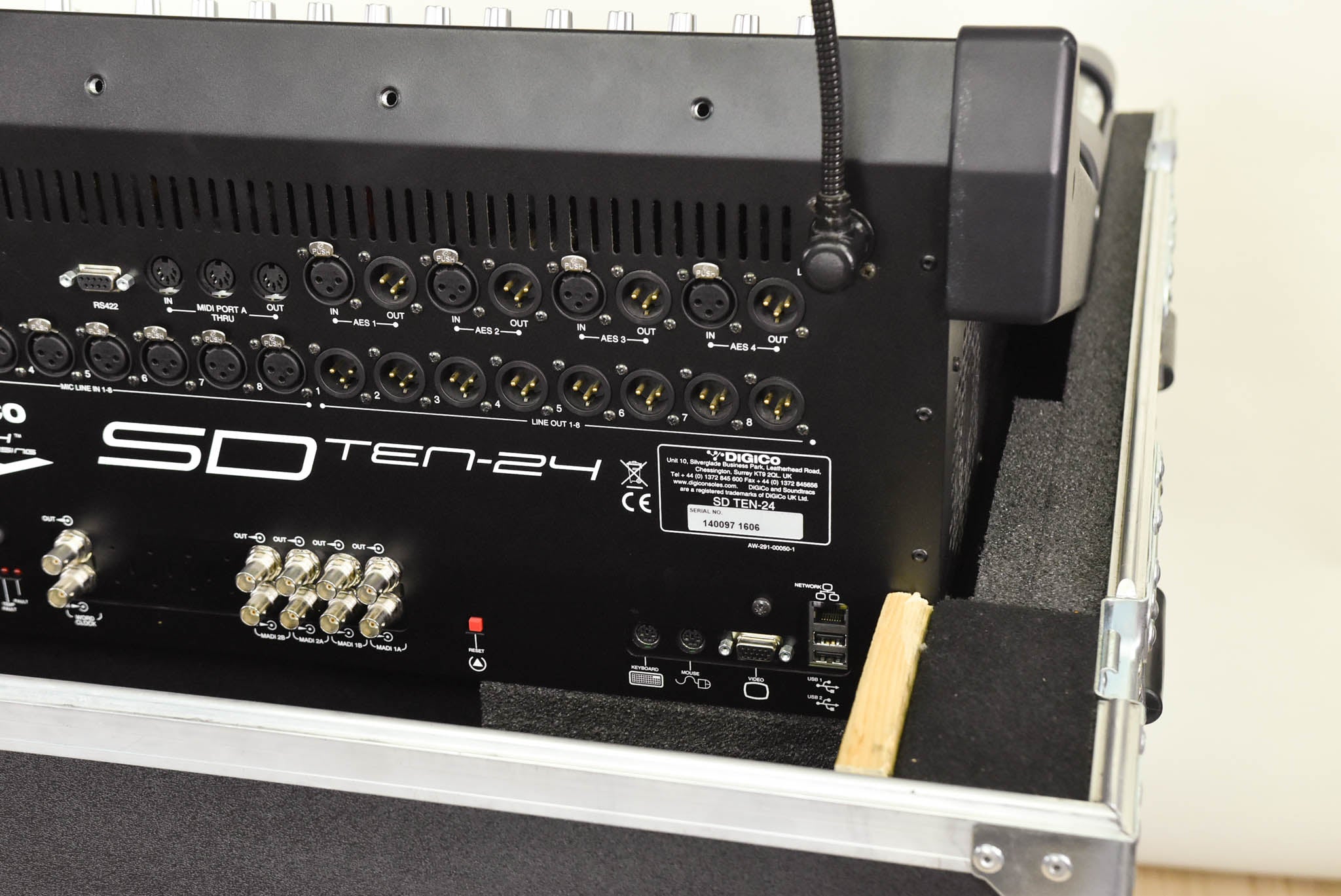 DiGiCo SD10-24 Digital Mixing Console with Road Case