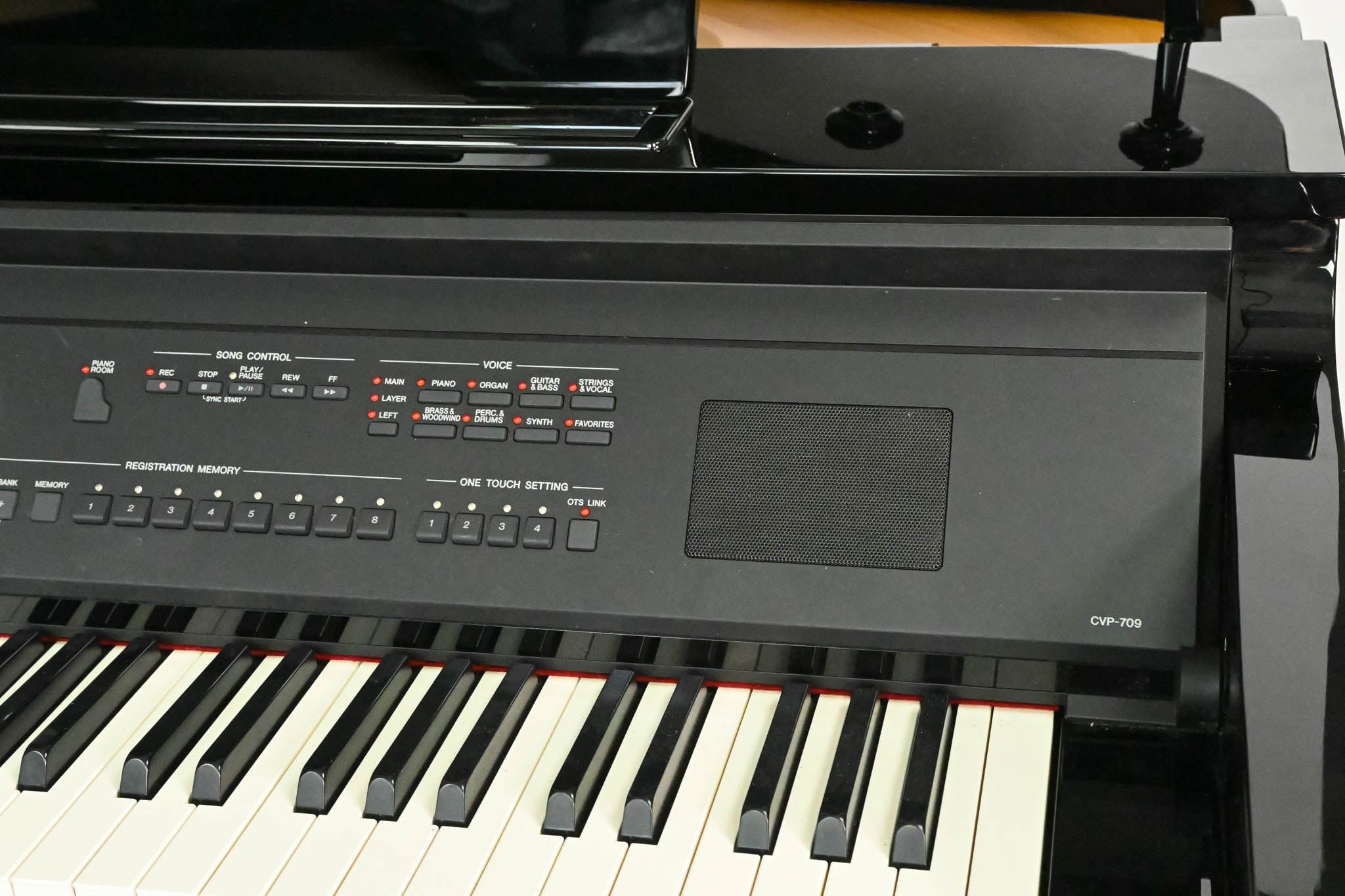 Yamaha CVP-709 Clavinova 88-Key Digital Piano