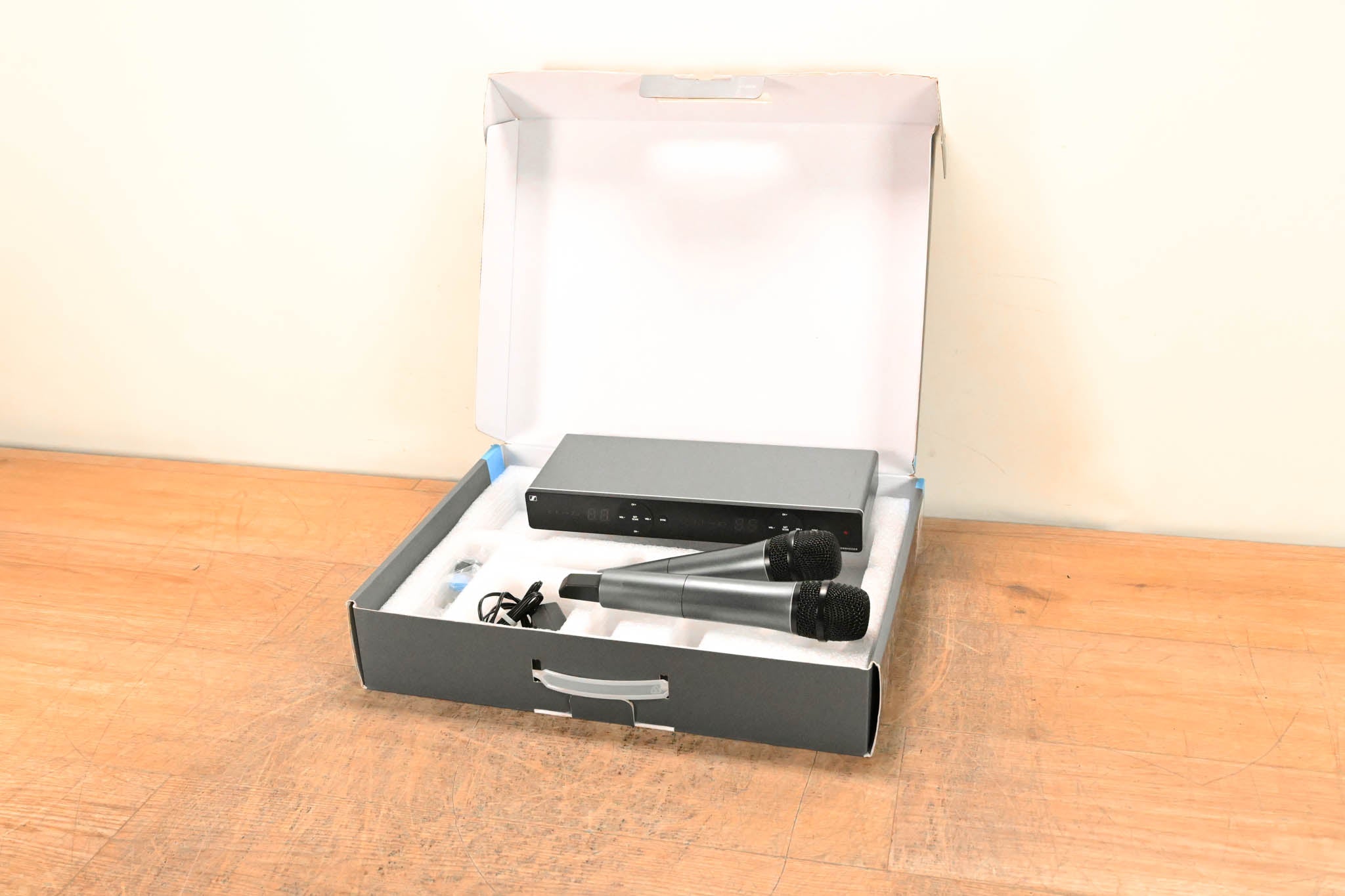 Sennheiser XSW 1-835 Dual-A 2-Channel Wireless System - A Range