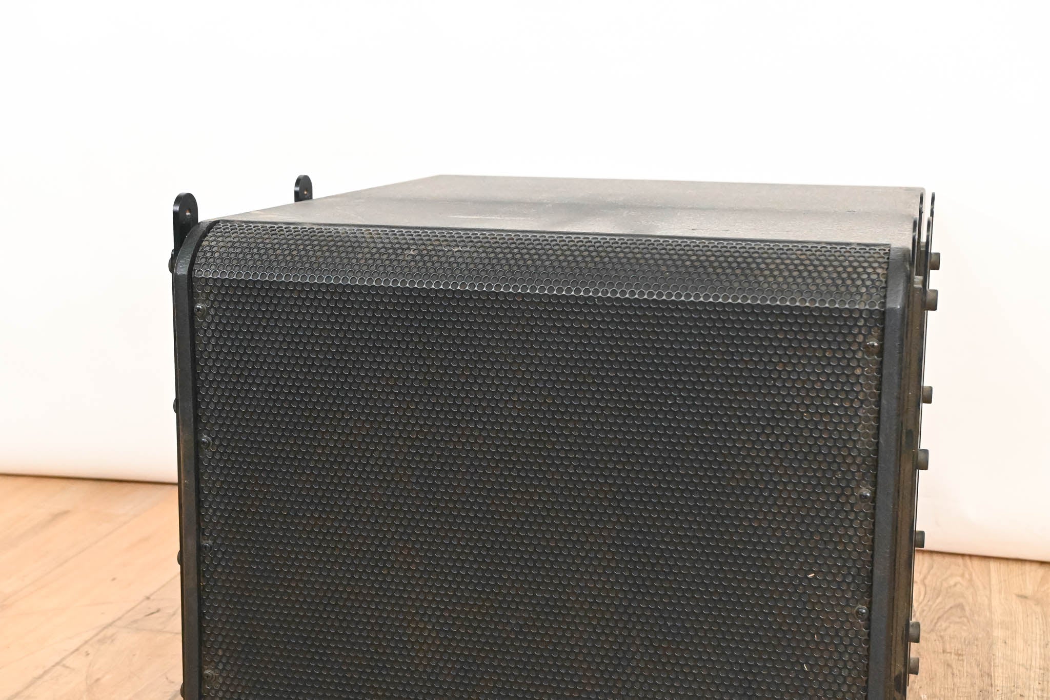 QSC WL118-sw 18" 850W Passive Line Array Subwoofer