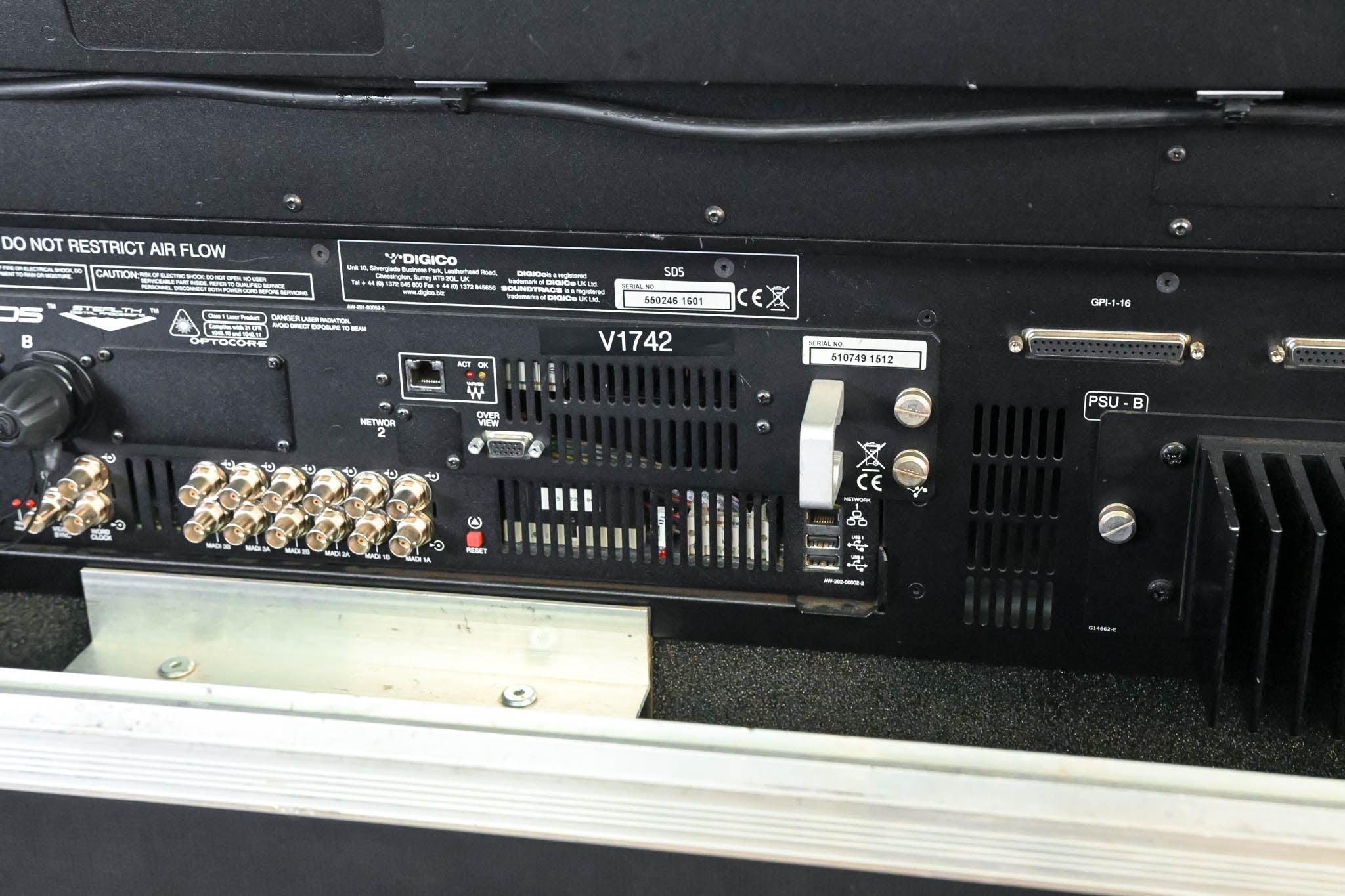 DiGiCo SD5 Digital Mixing Console with Road Case