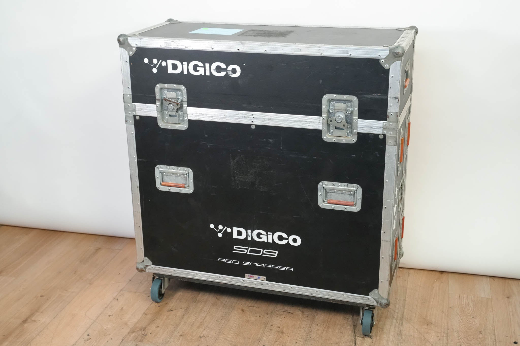DiGiCo SD9 Digital Mixing Console with Road Case