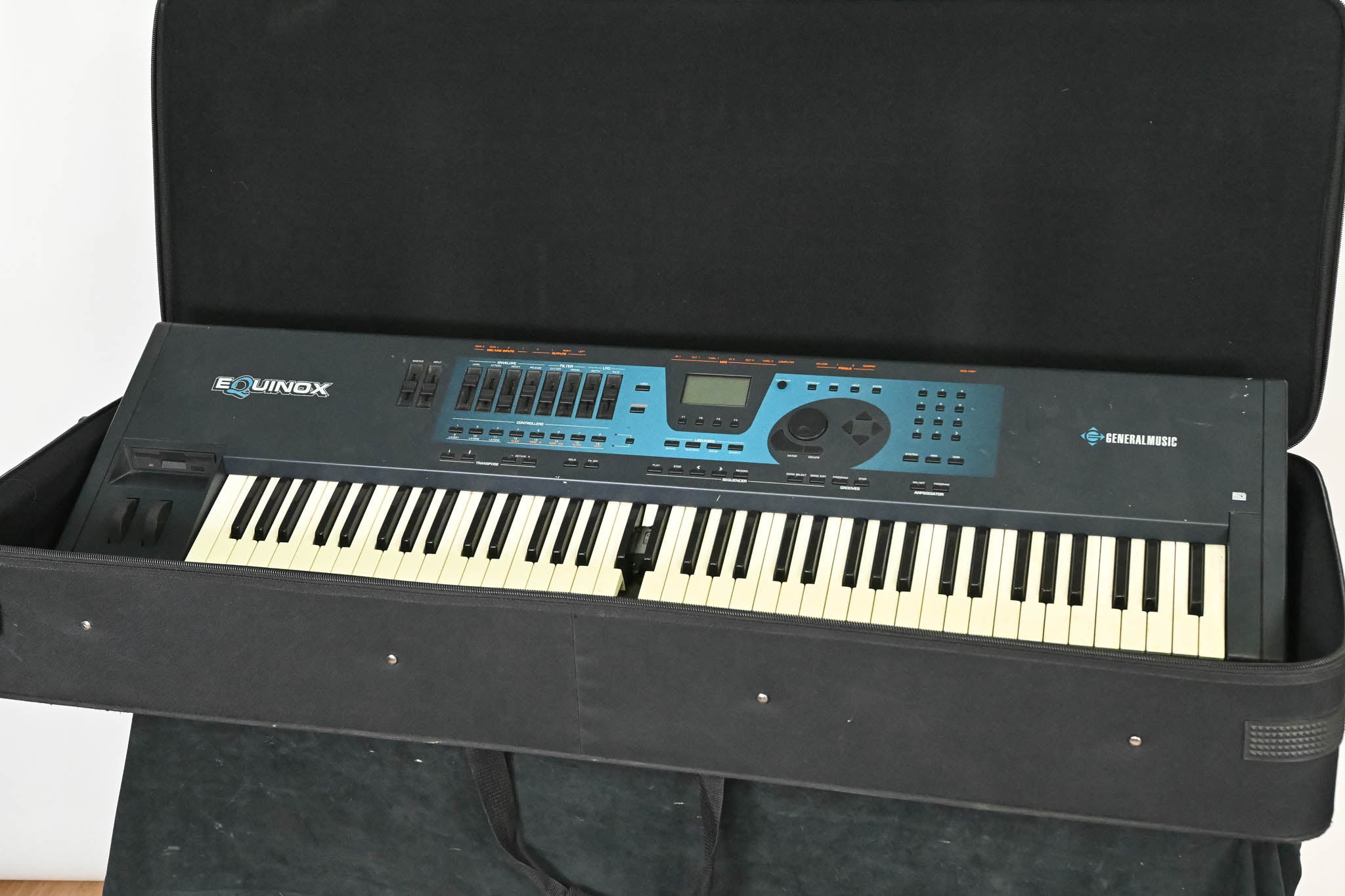 Generalmusic Equinox 76-Key Keyboard Workstation with Gator Case