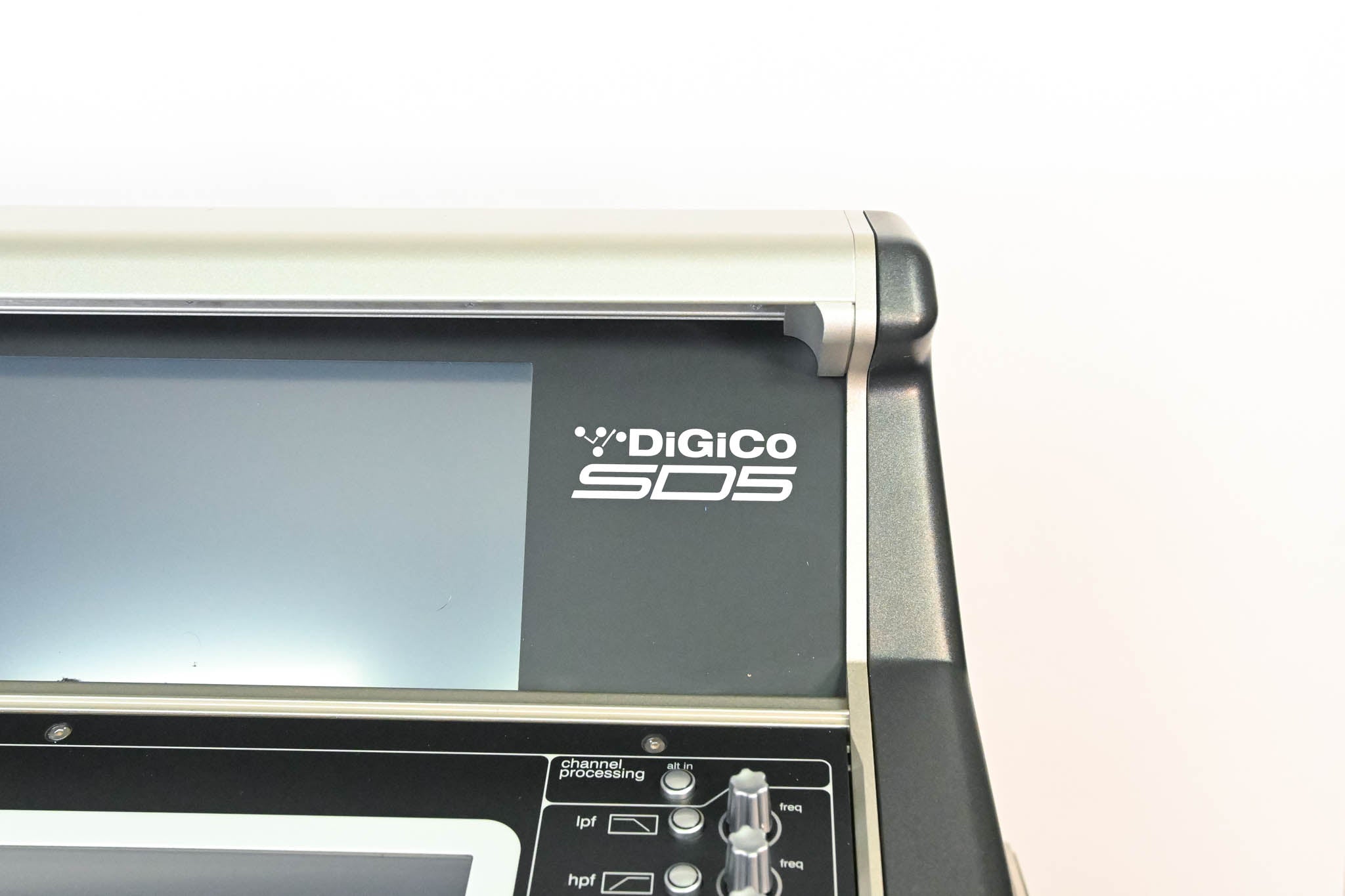 DiGiCo SD5 Digital Mixing Console with Road Case
