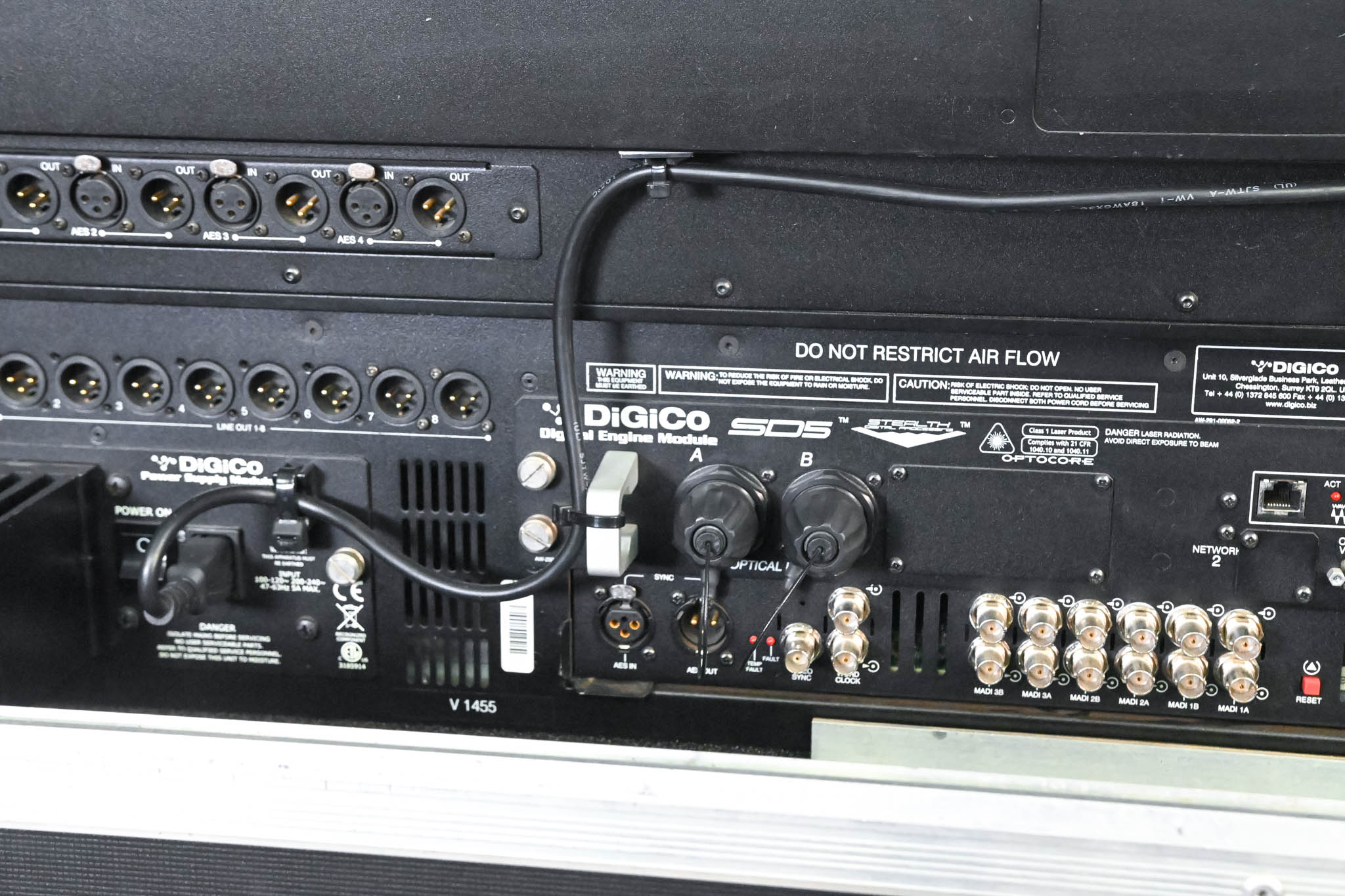 DiGiCo SD5 Digital Mixing Console with Road Case