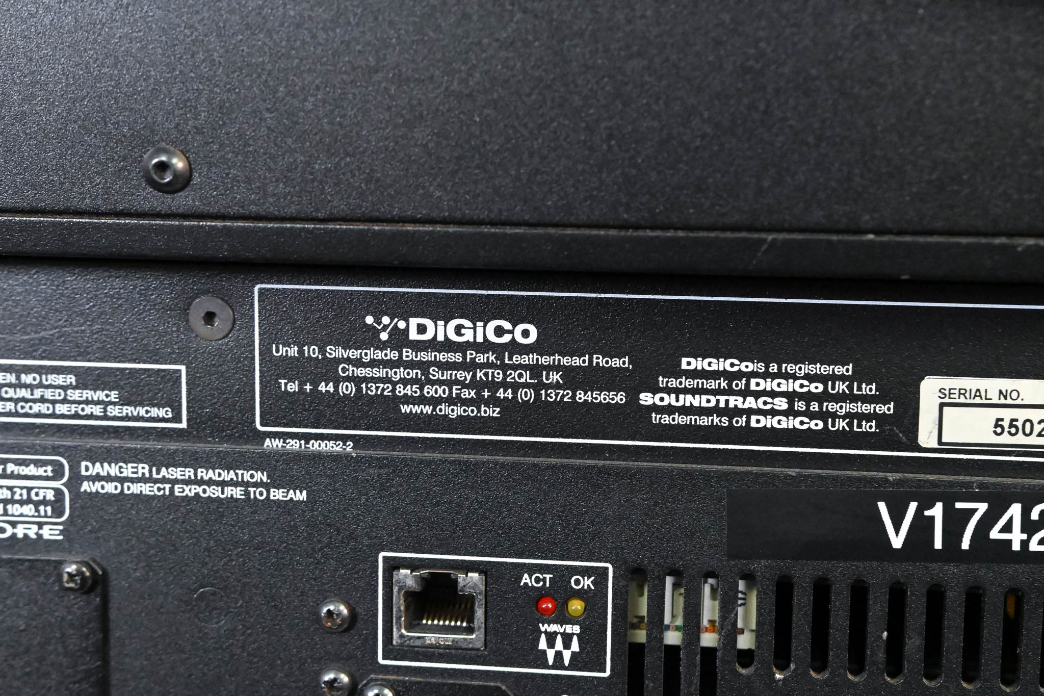 DiGiCo SD5 Digital Mixing Console with Road Case