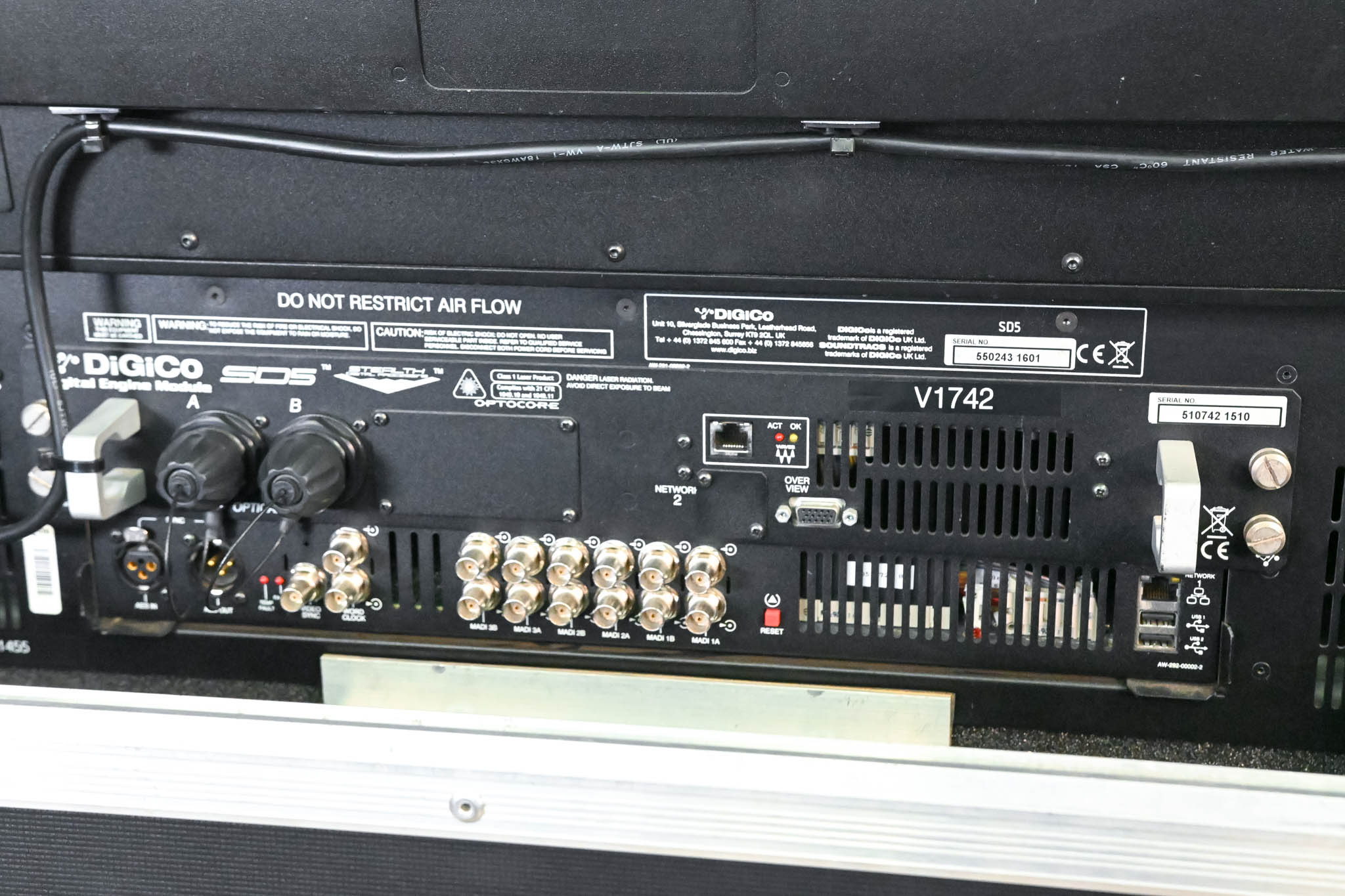 DiGiCo SD5 Digital Mixing Console with Road Case