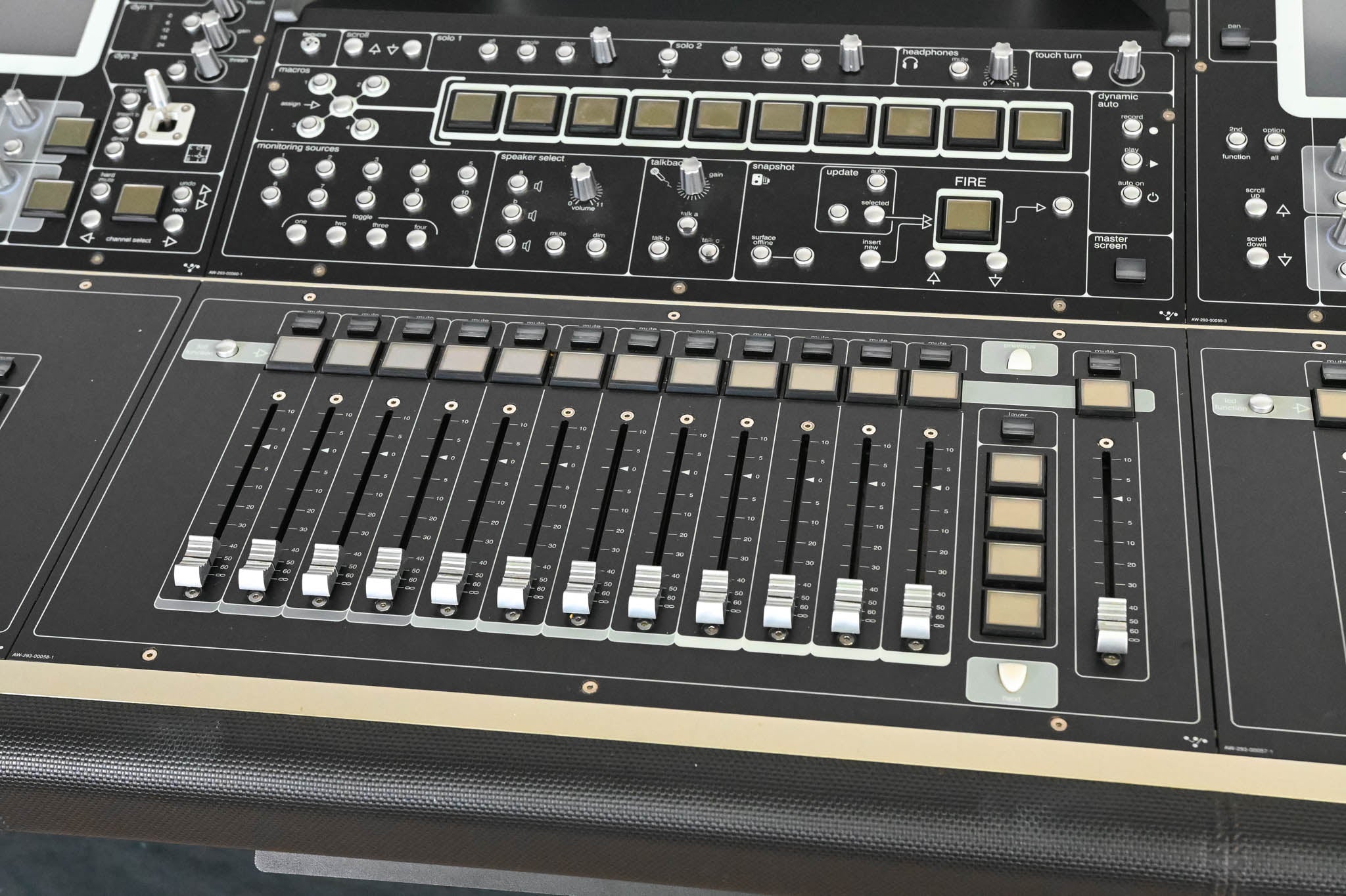 DiGiCo SD5 Digital Mixing Console with Road Case