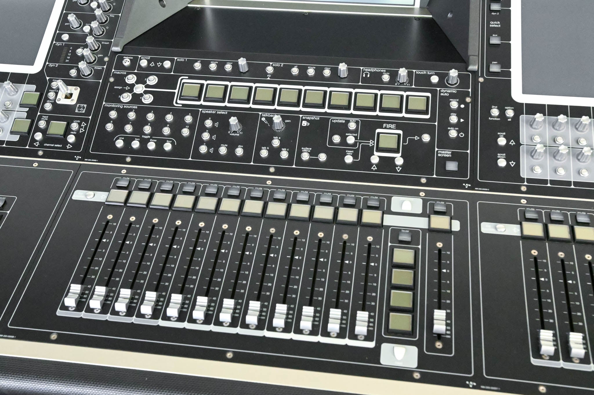 DiGiCo SD5 Digital Mixing Console with Road Case