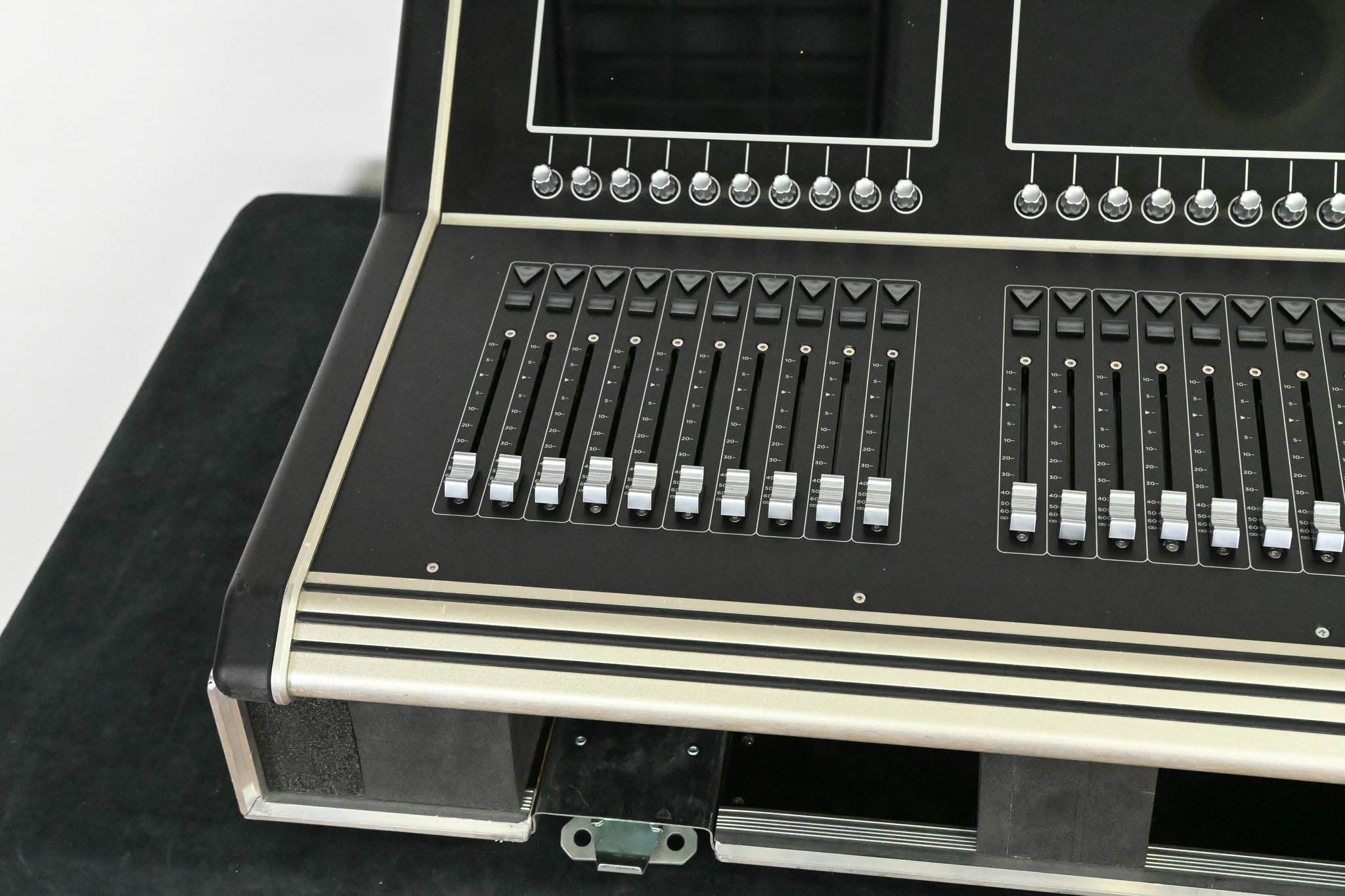 DiGiCo S21 48-Channel Digital Audio Mixing Console with Road Case