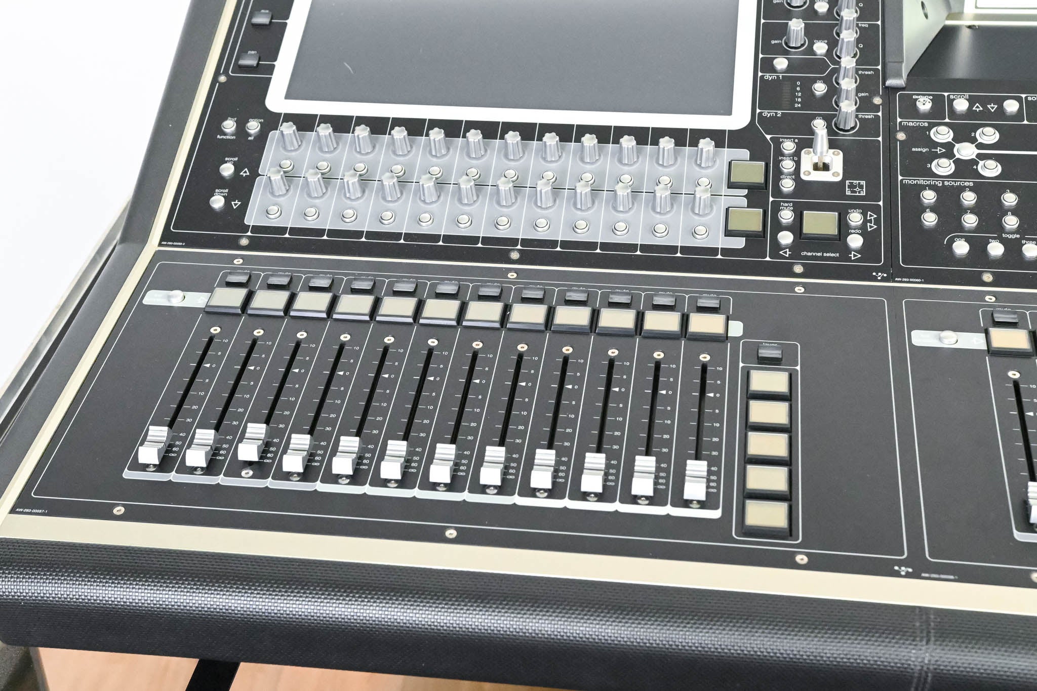 DiGiCo SD5 Digital Mixing Console with Road Case