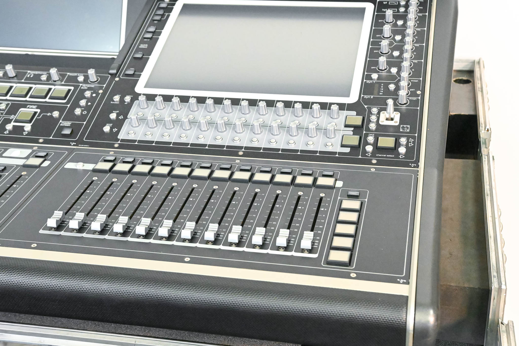 DiGiCo SD5 Digital Mixing Console with Road Case