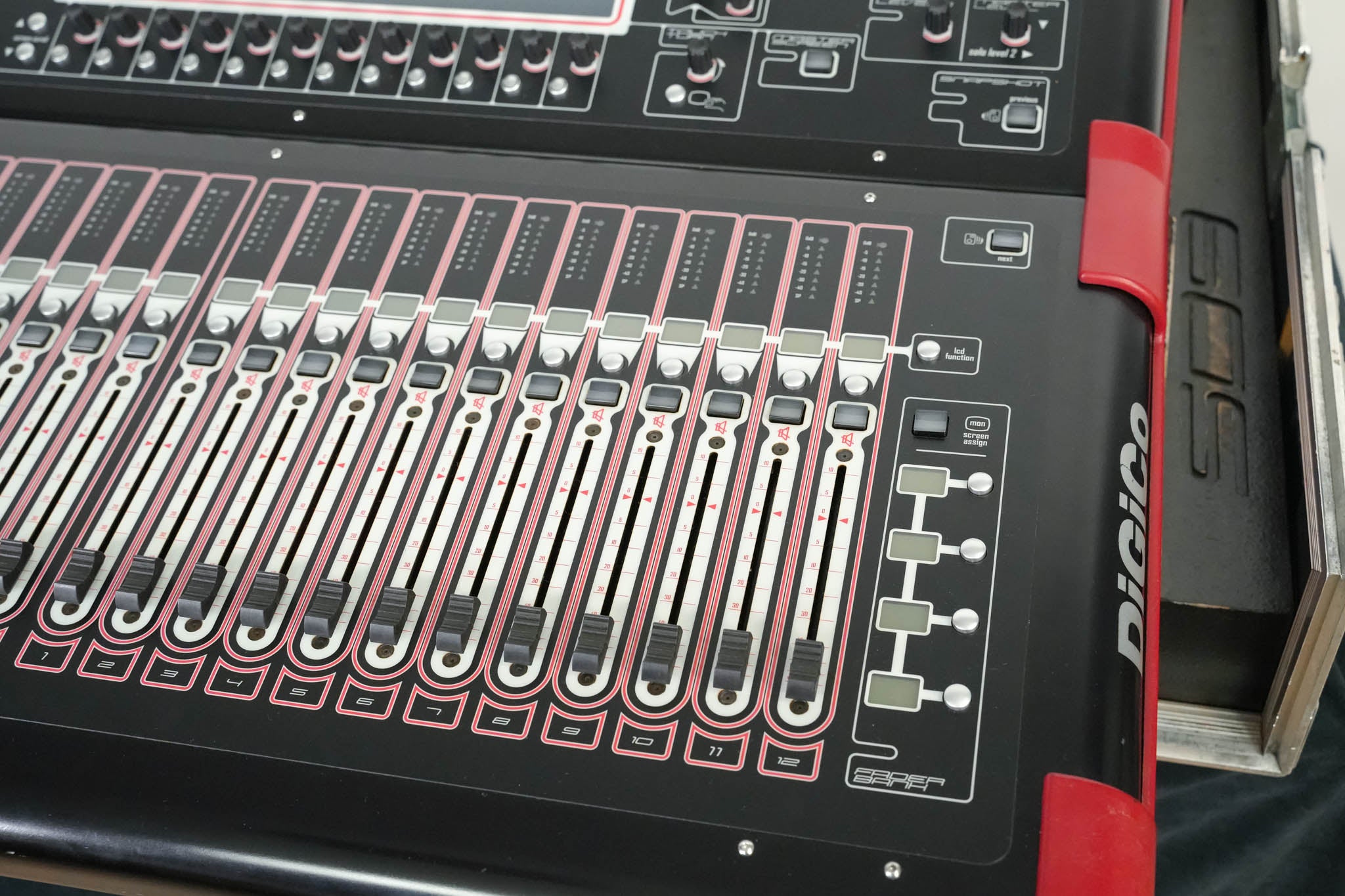DiGiCo SD9 Digital Mixing Console with Road Case