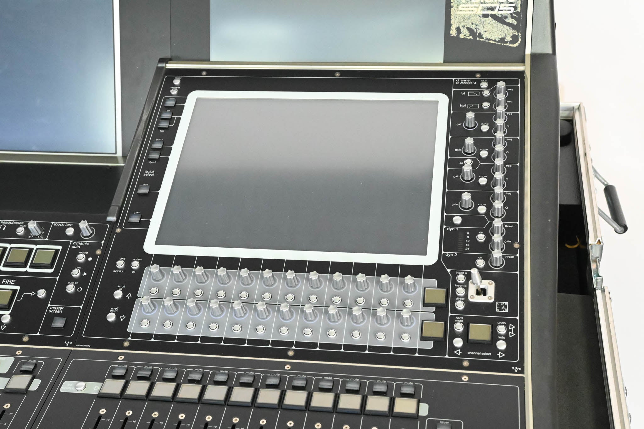 DiGiCo SD5 Digital Mixing Console with Road Case