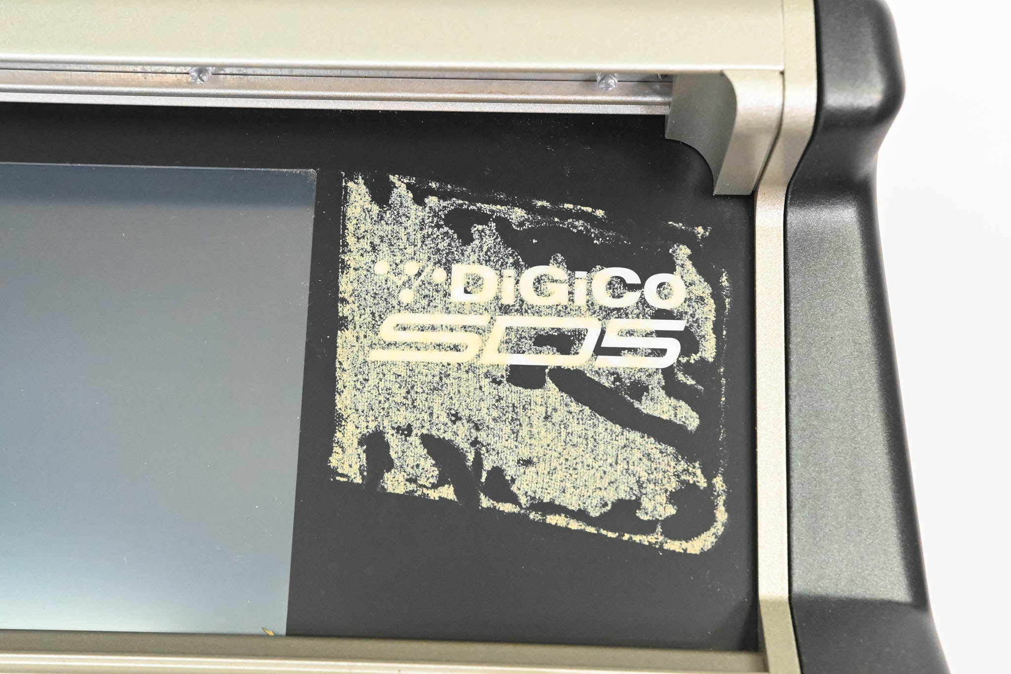 DiGiCo SD5 Digital Mixing Console with Road Case
