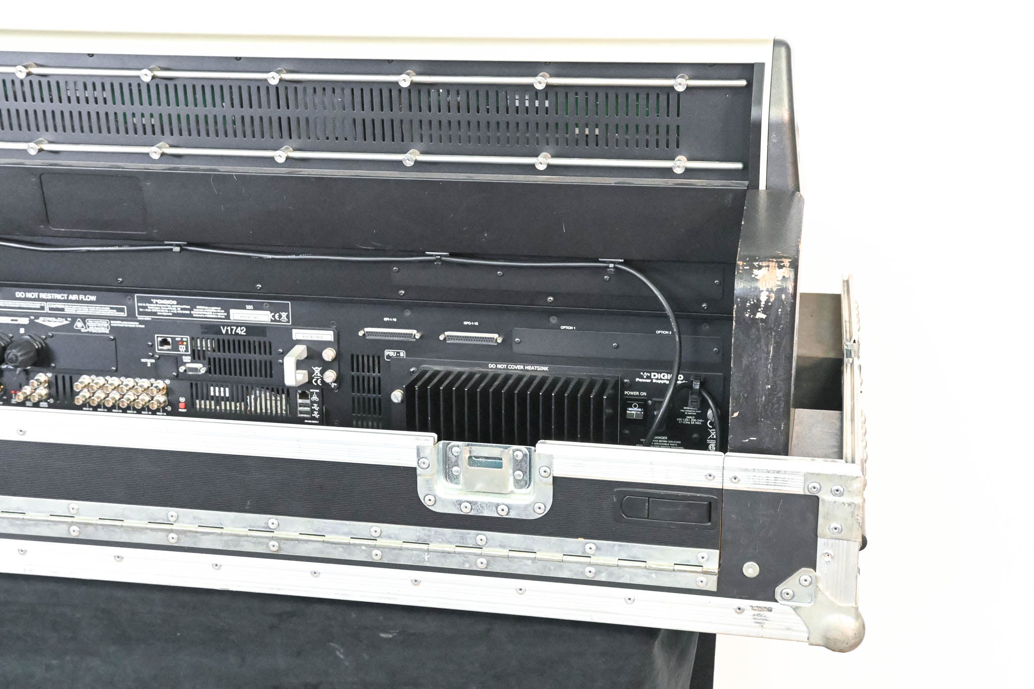 DiGiCo SD5 Digital Mixing Console with Road Case